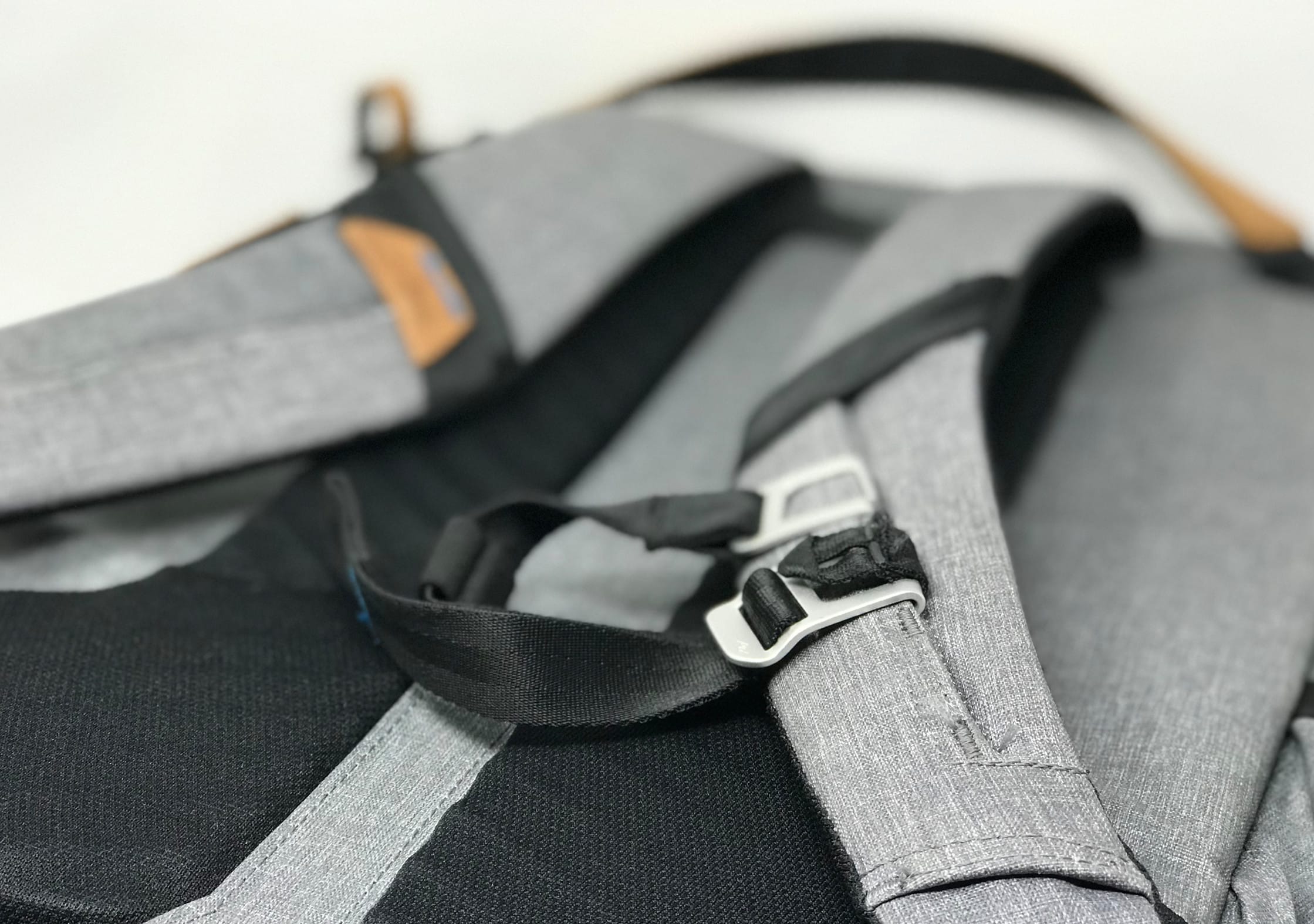Peak Design Everyday Backpack sternum strap.