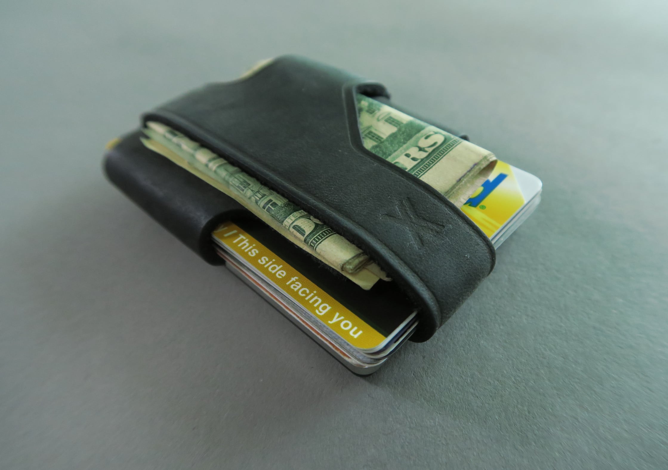 Trayvax Contour Wallet Cash System