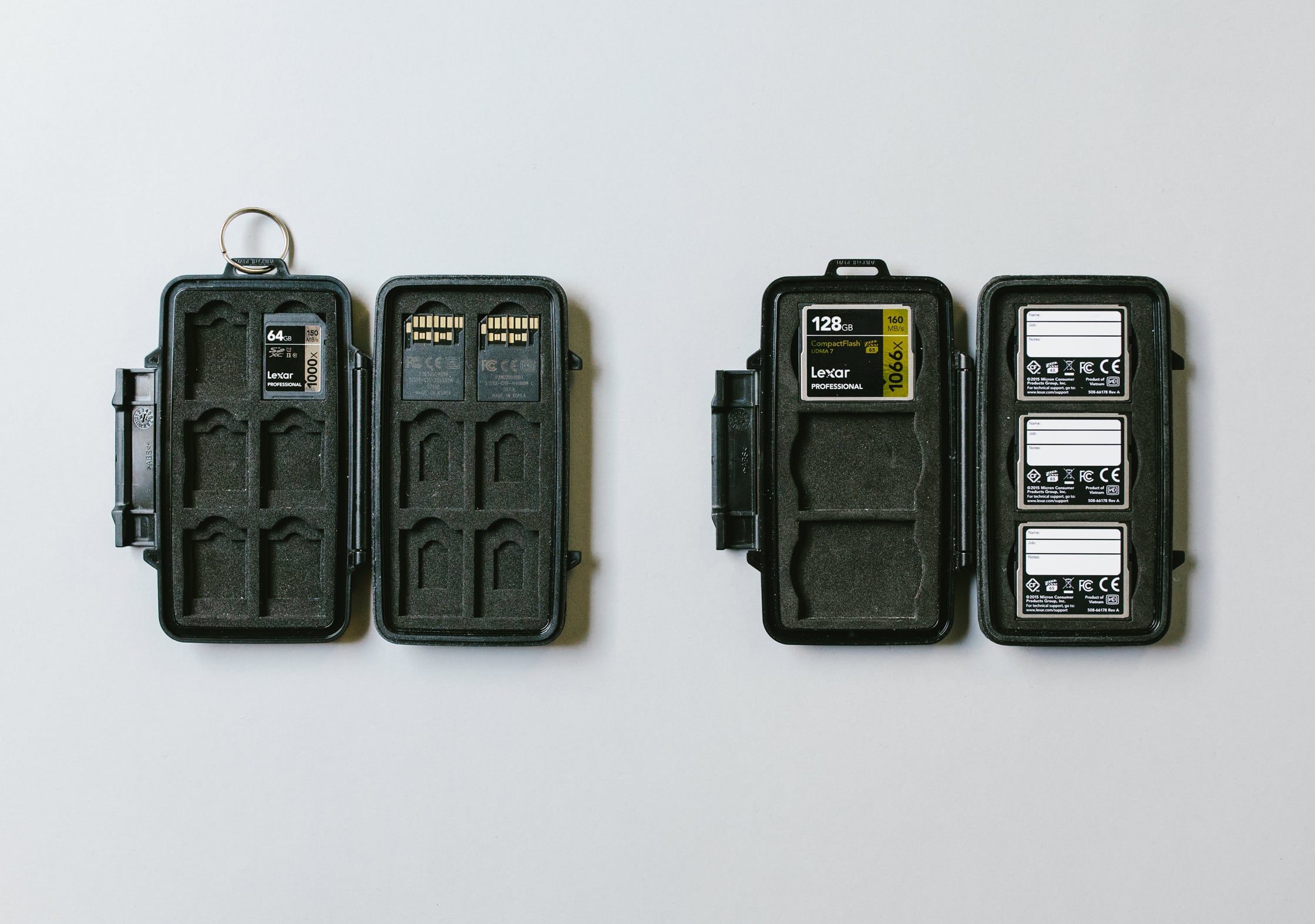 Pelican 0915 (left) and 0945 (right) Memory Card Case Interior Comparison