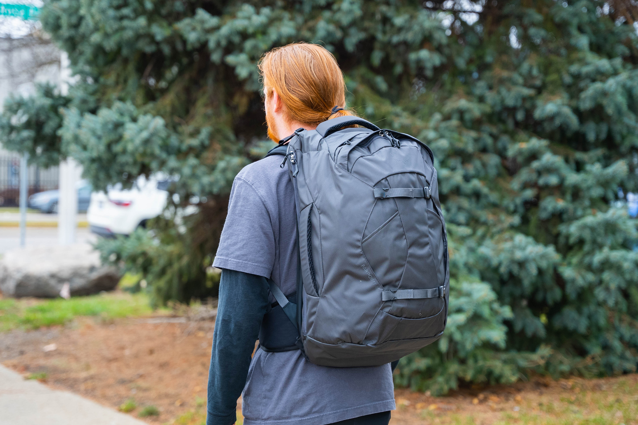 Osprey Farpoint 40 Backpack (Volcanic Grey) - Outdoors