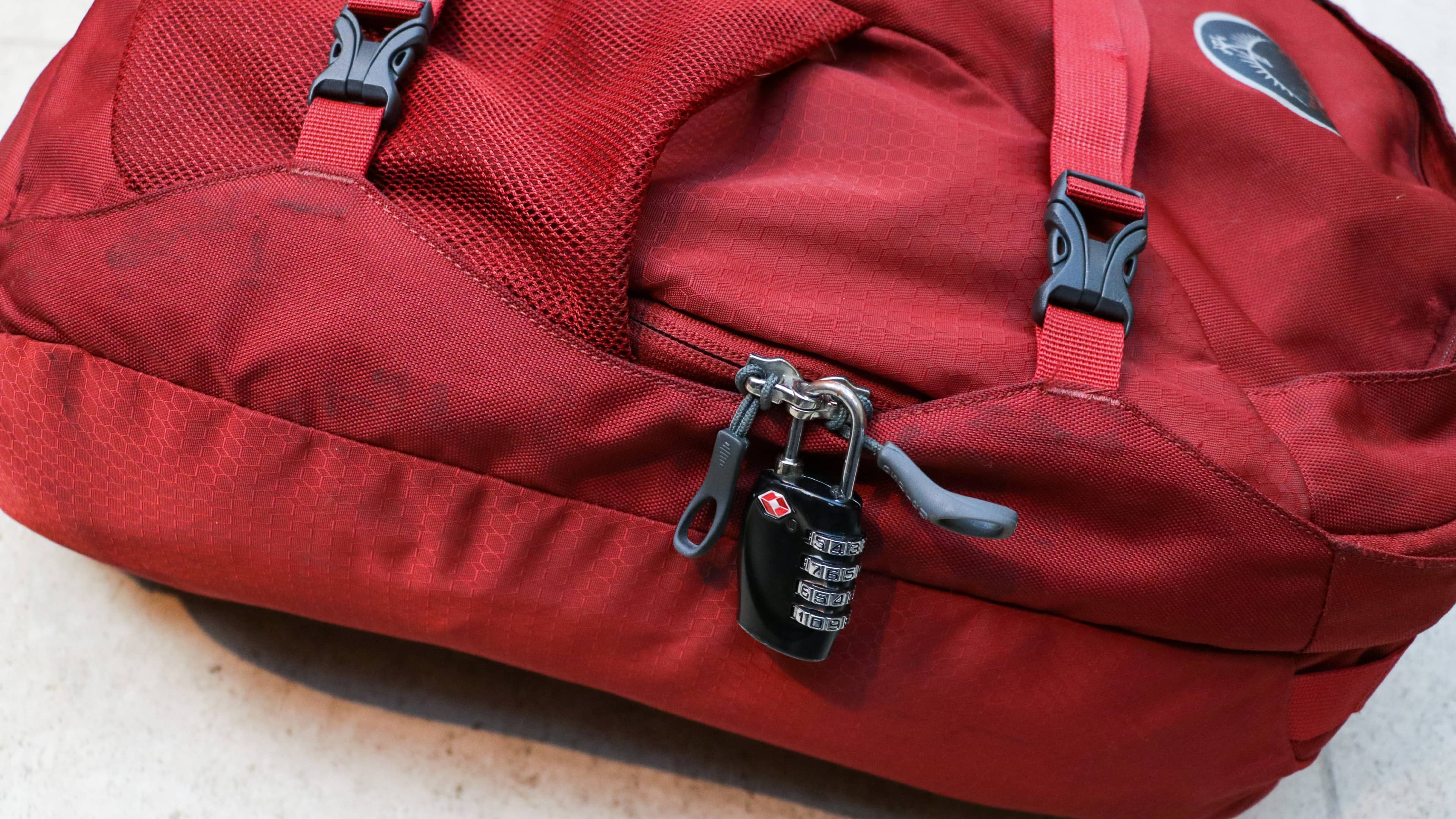 backpack with lockable zippers