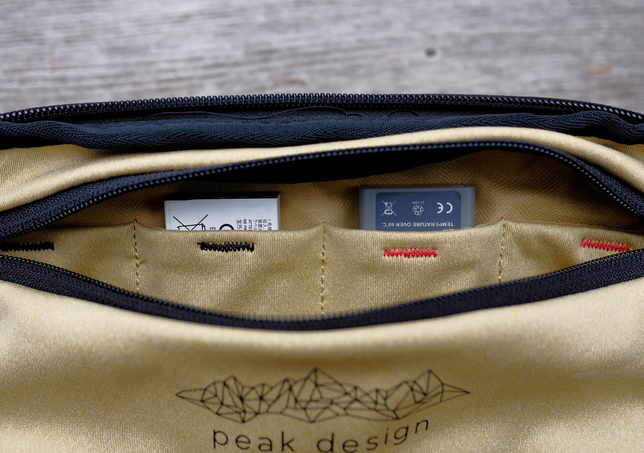 Peak Design Everyday Sling 5L Fresh-Dead Batteries