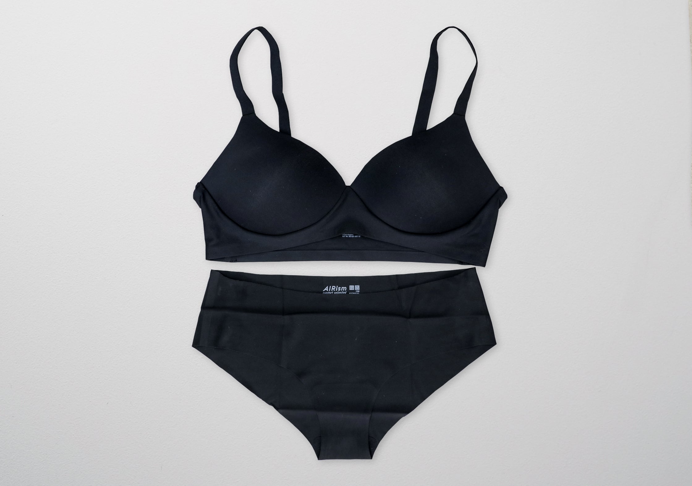 Uniqlo AIRism Ultra Seamless Bikini Shorts & Wireless 'Beauty Soft' Bra
