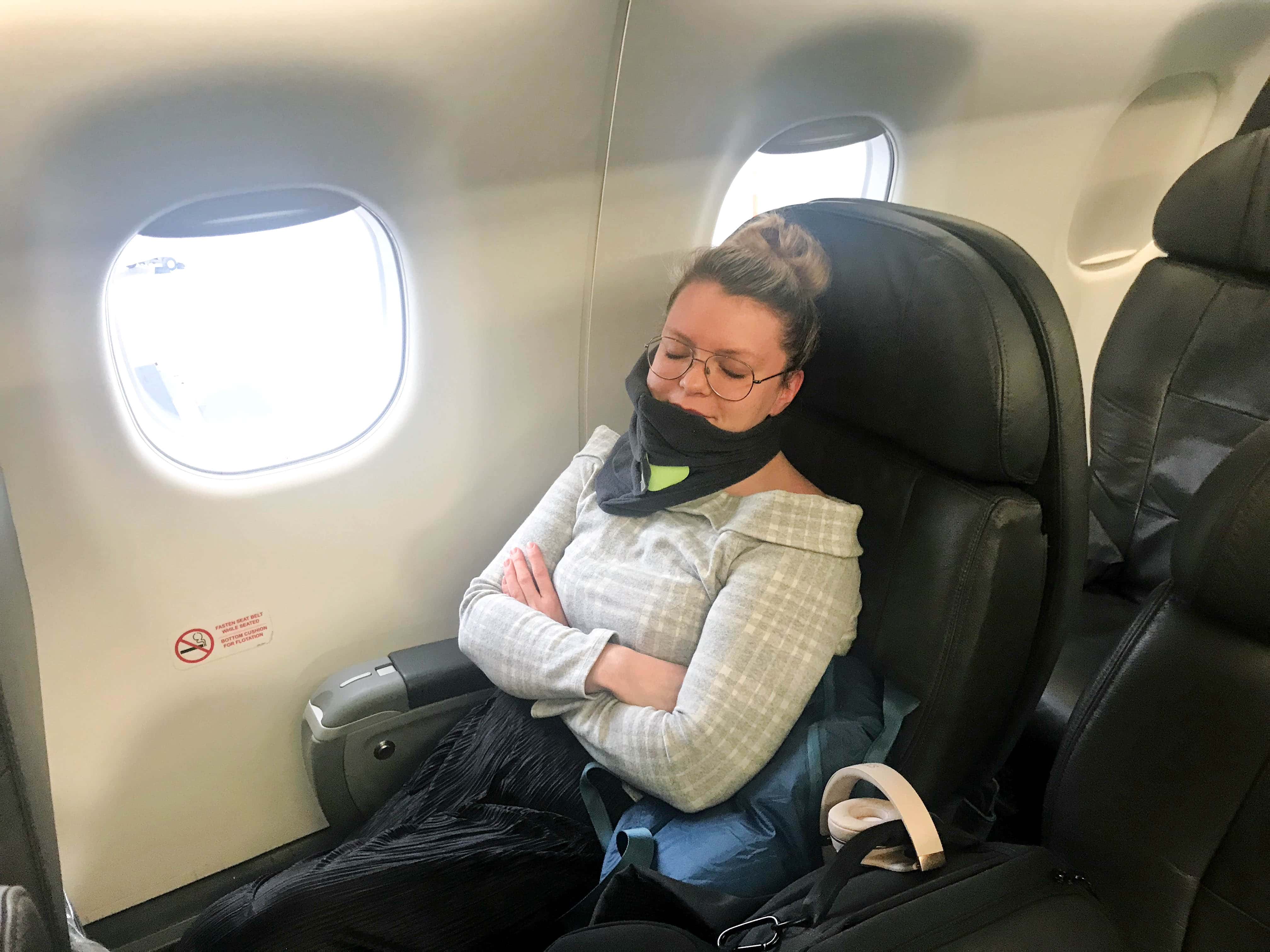 Neck support for 2024 sleeping on plane