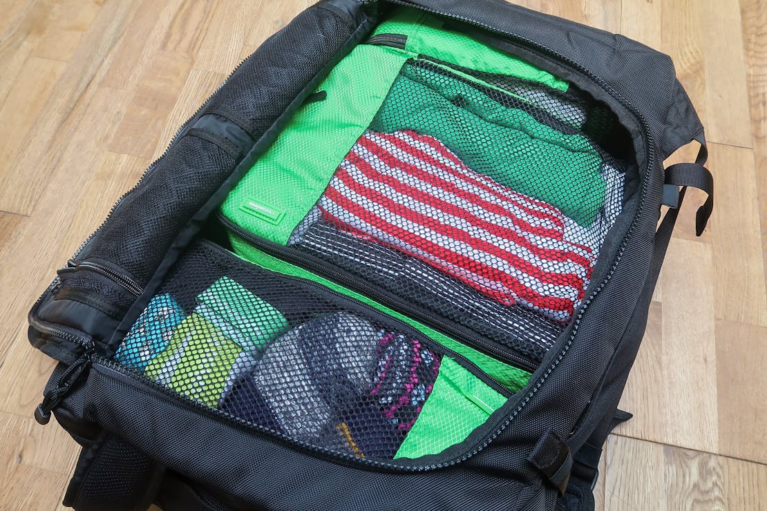 AmazonBasics Packing Cubes in a 41L Sandqvist Zack Backpack