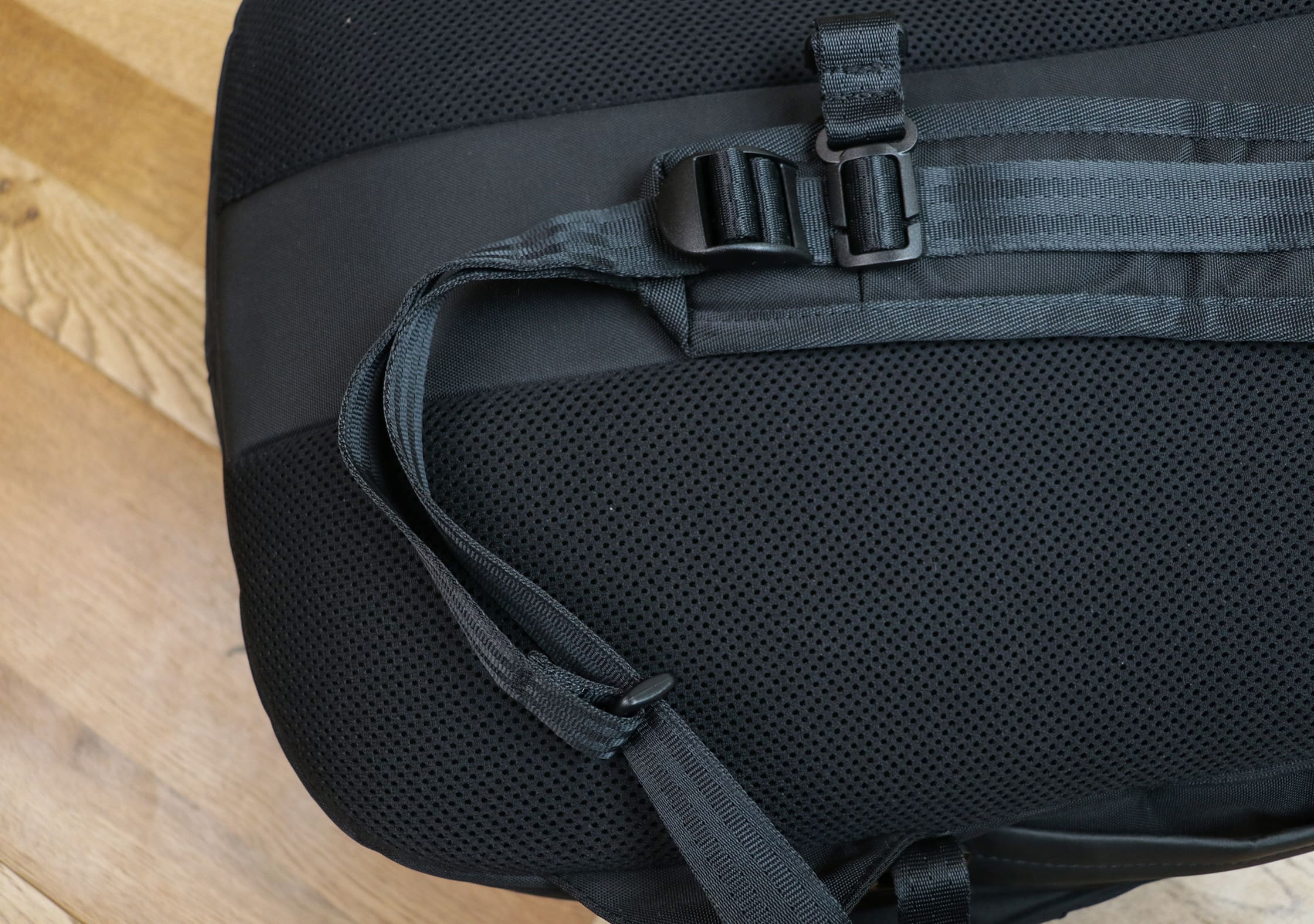 OPPOSETHIS Invisible Carry-On Shoulder Strap Keeper System