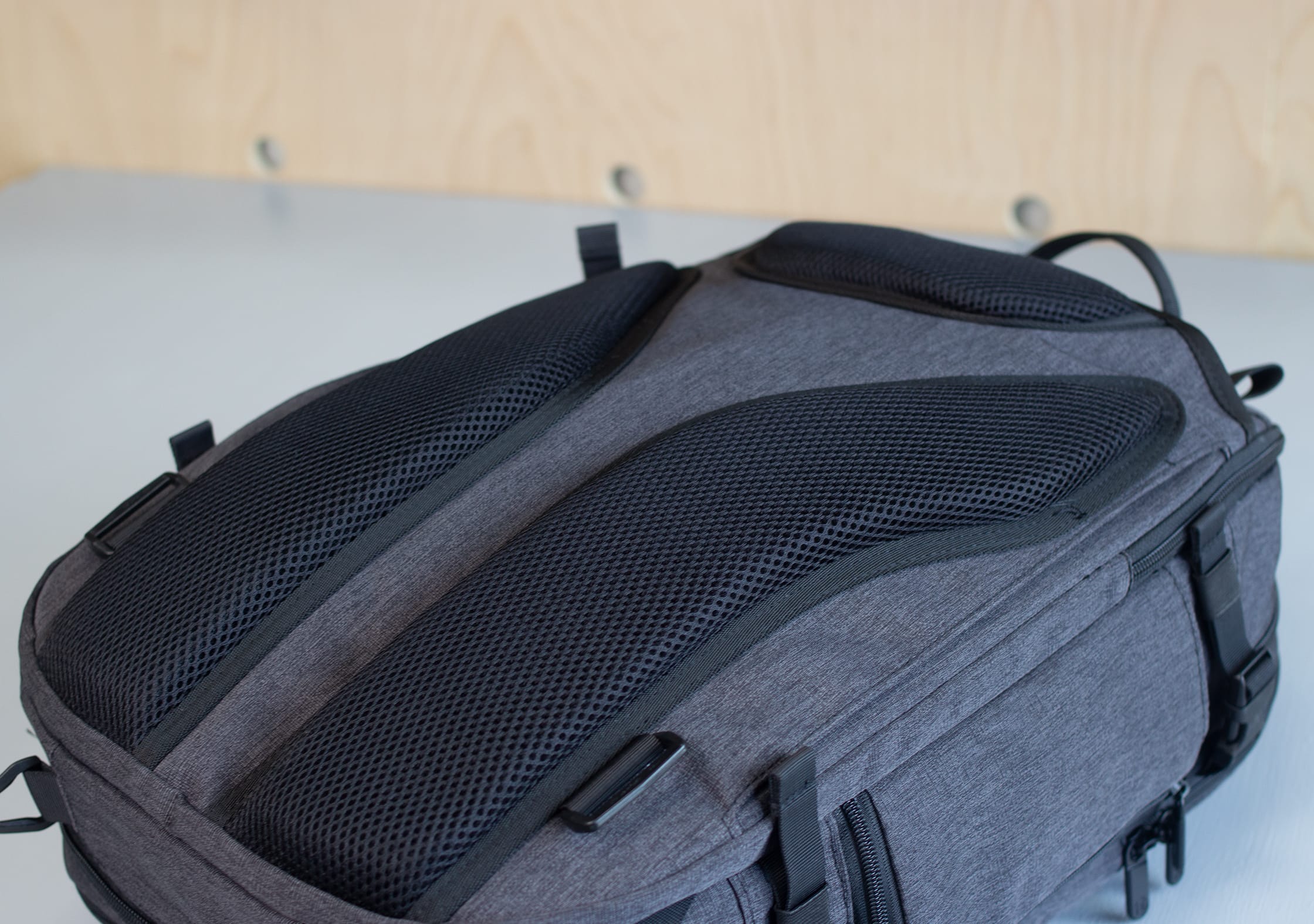 Tortuga Setout Divide Backpack Hidden Straps / Padded Mesh Back Panel