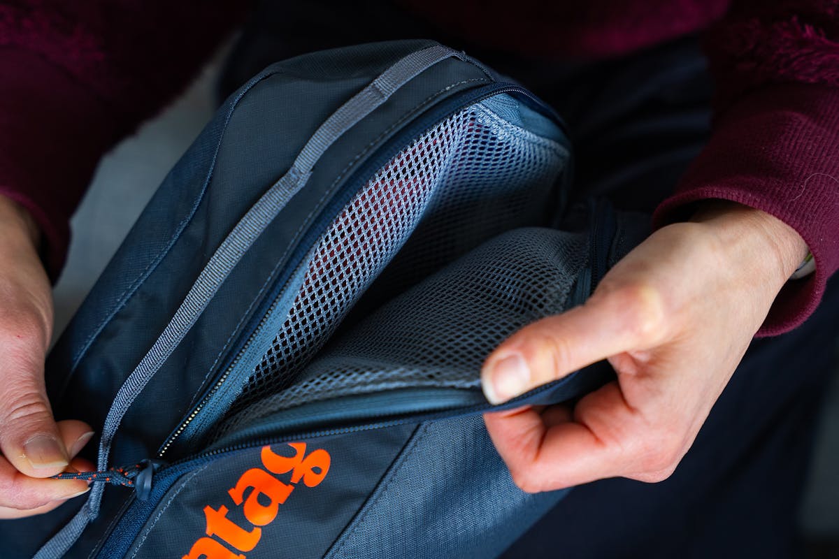 Patagonia Black Hole Cubes (V2) Opening