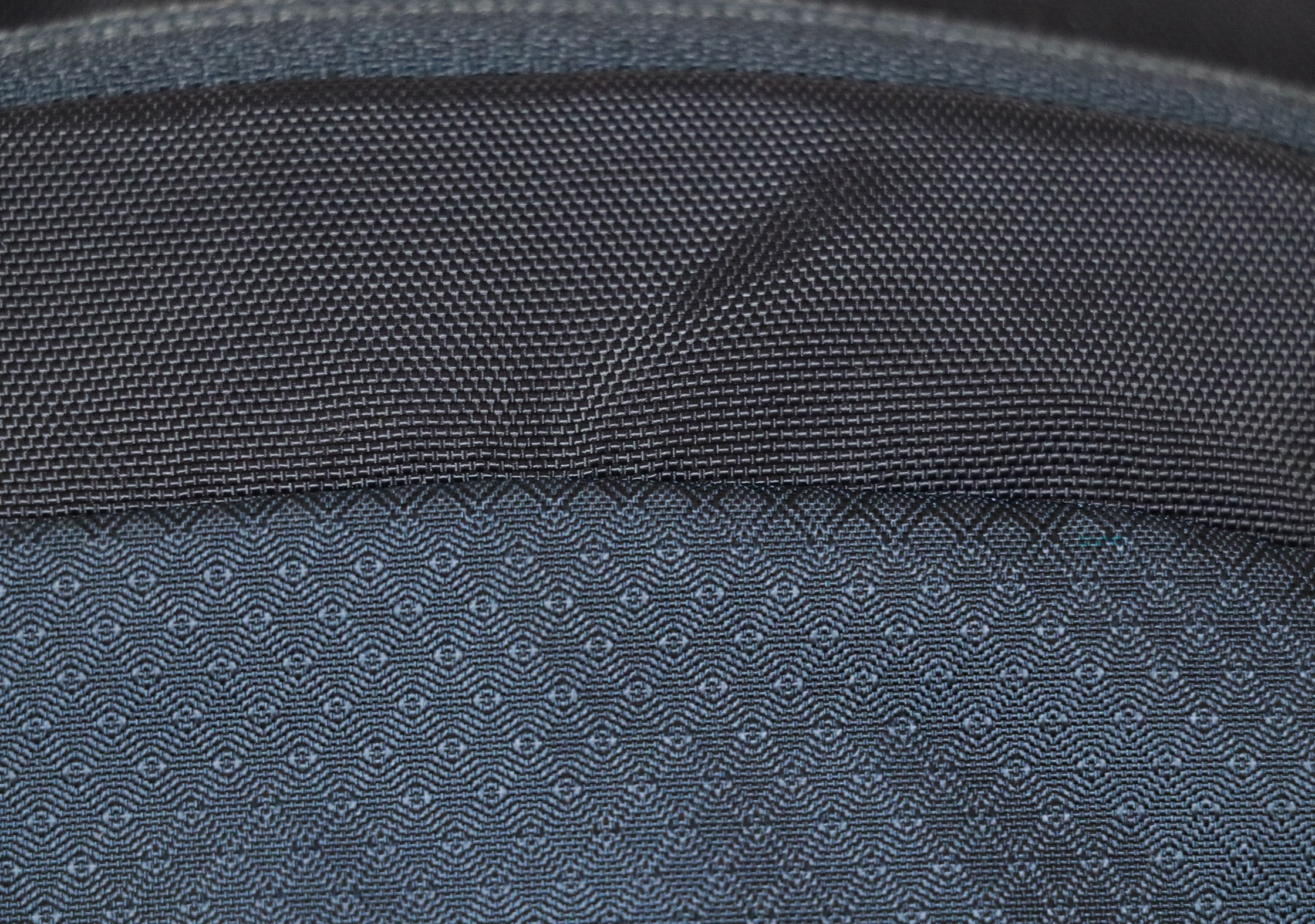 210D Nylon Oxford Fabric On The Osprey Daylite
