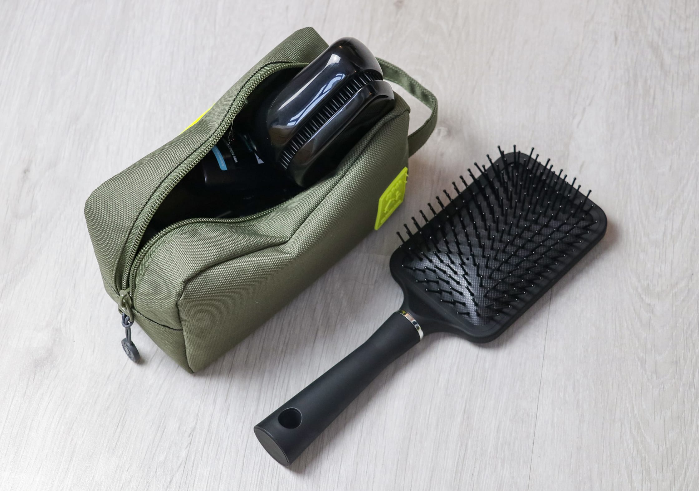 Tangle Teezer Compact Styler In A Dopp Kit