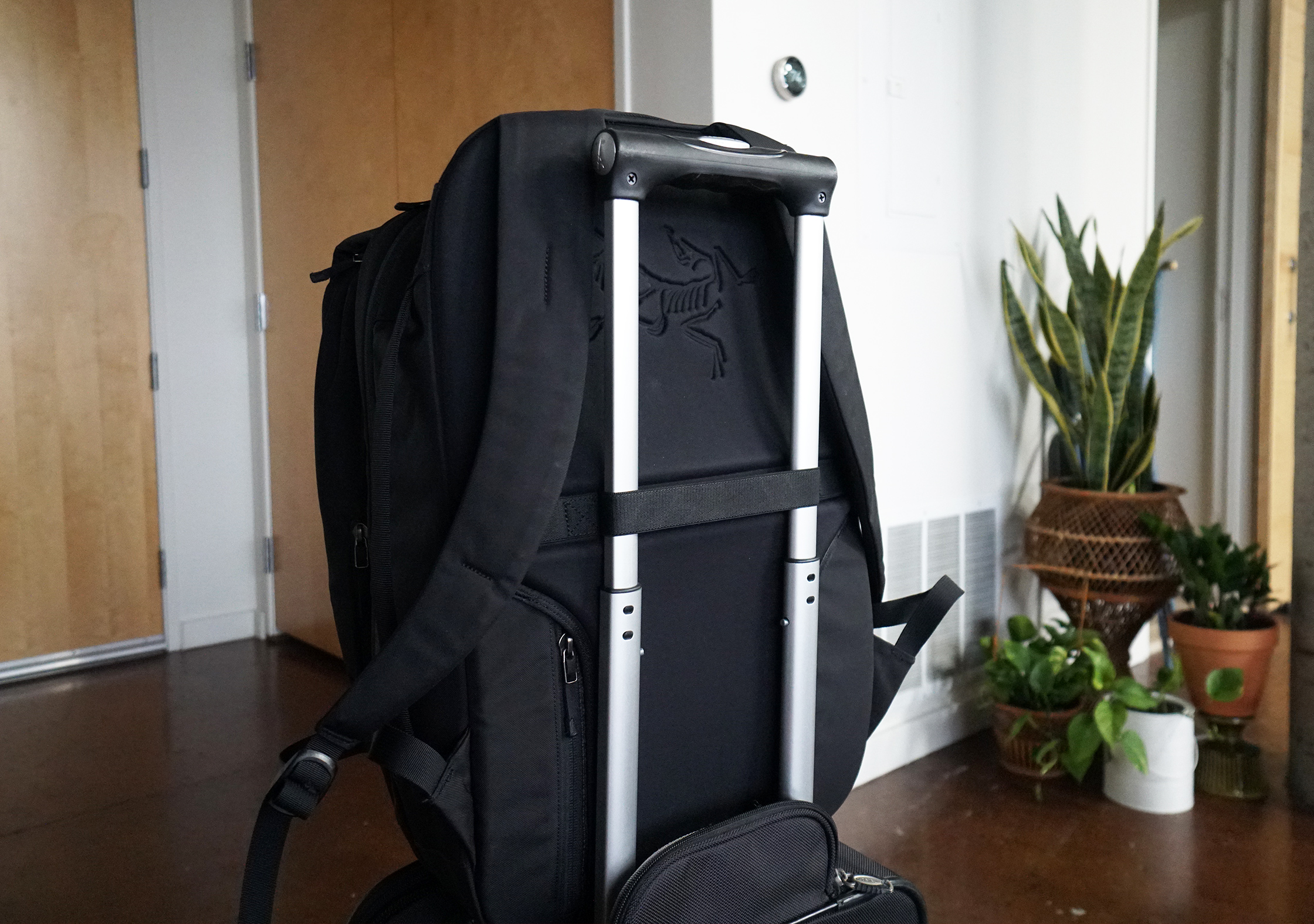 Arc'teryx Blade 28 Backpack Luggage Pass-through