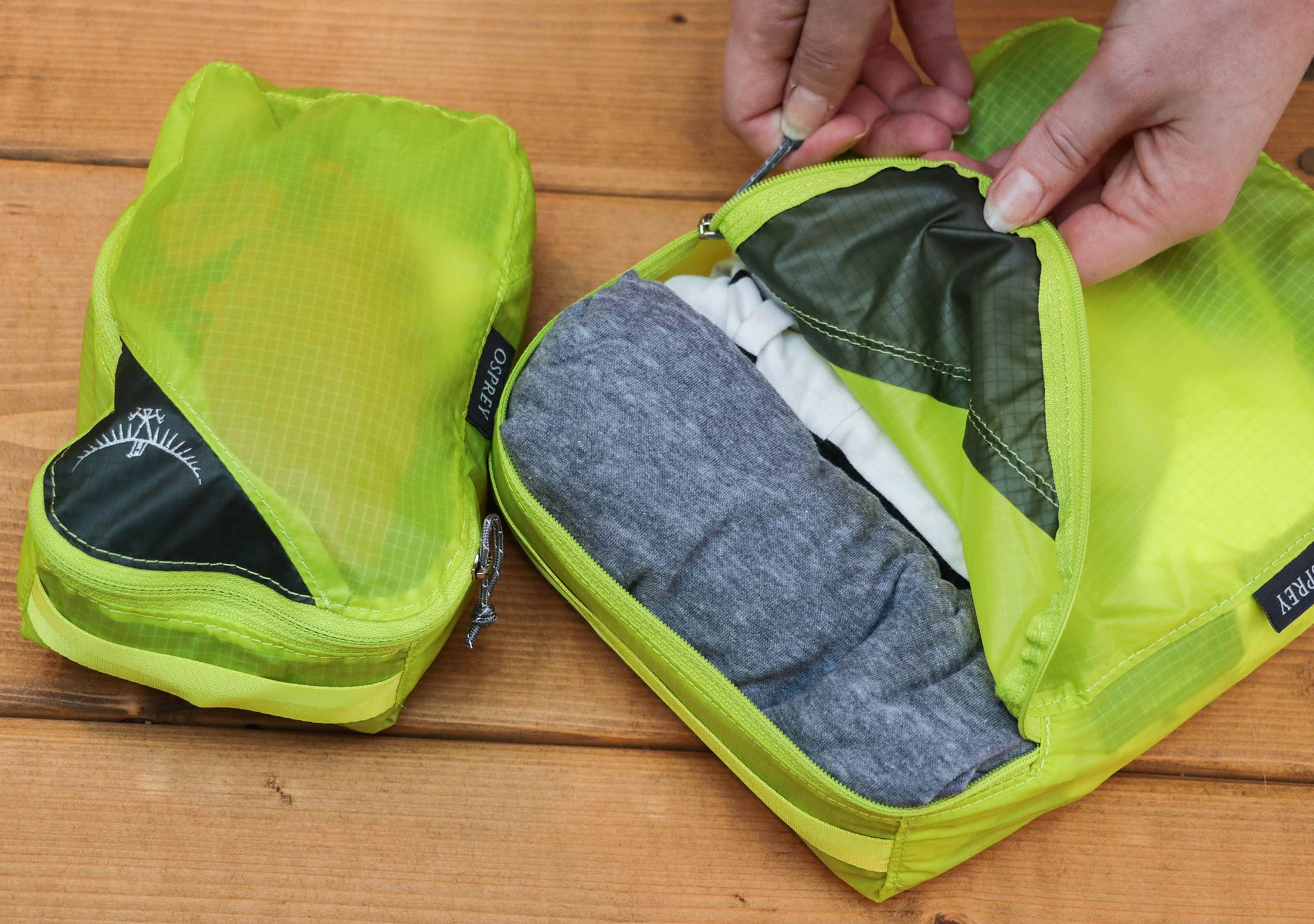 Opening The Medium Osprey Ultralight Packing Cube