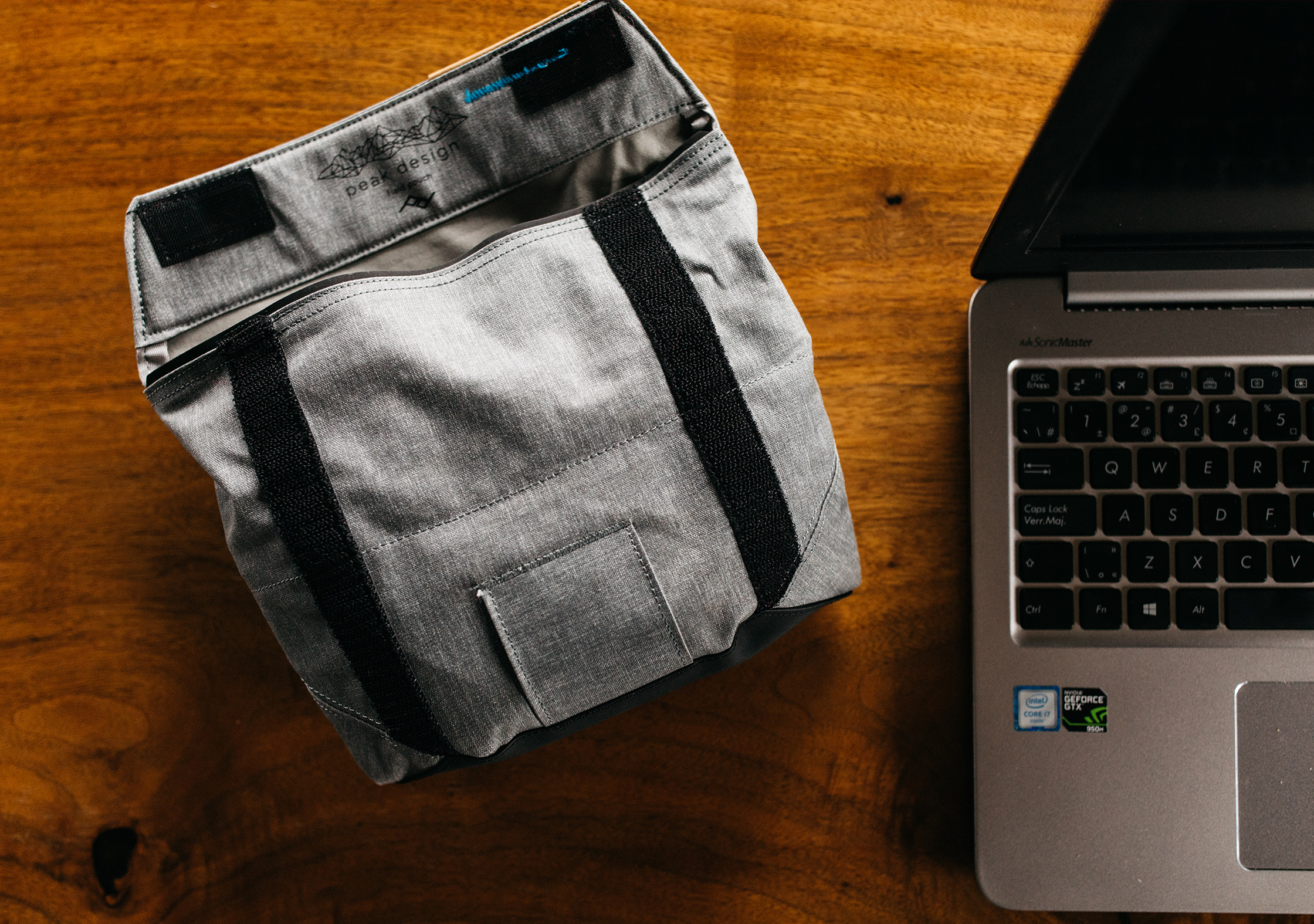 Peak Design Field Pouch Review 7.1 10 Pack Hacker