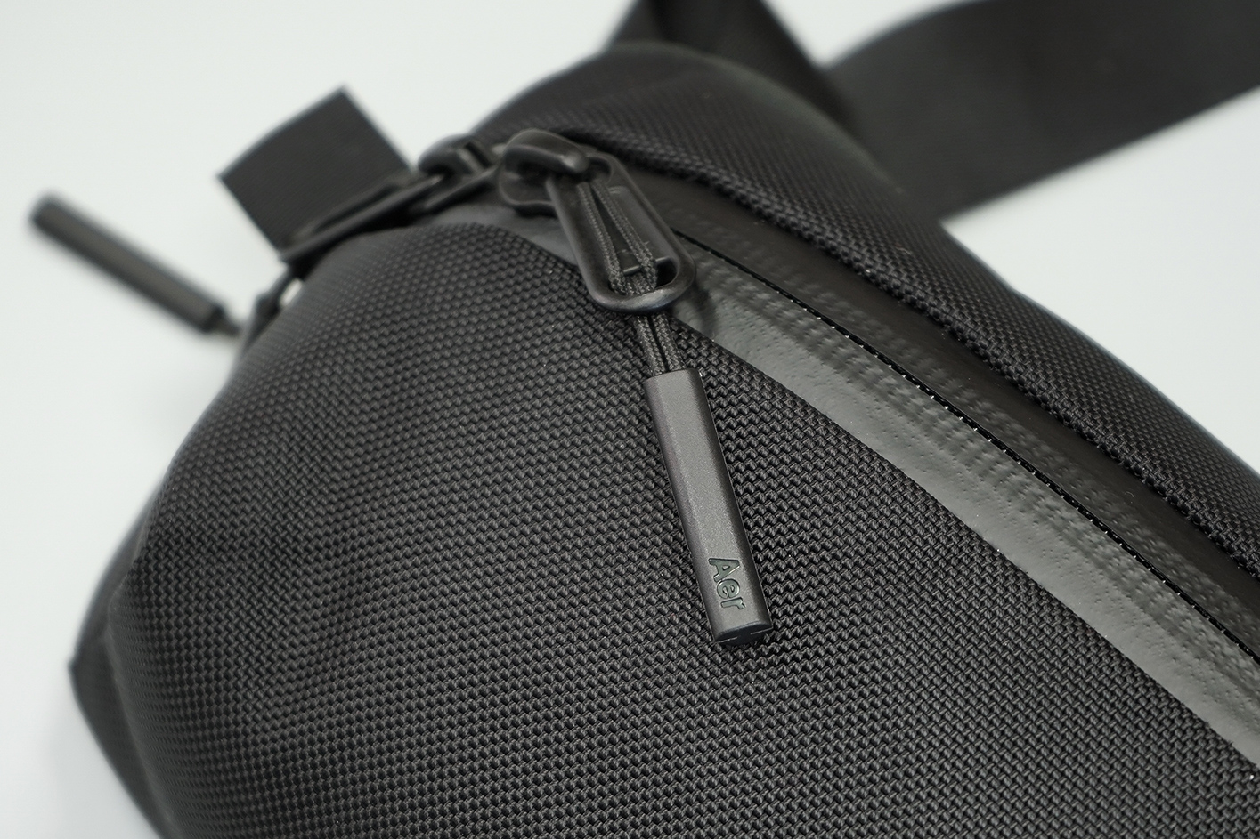 Aer Day Sling 2 Zipper Pull