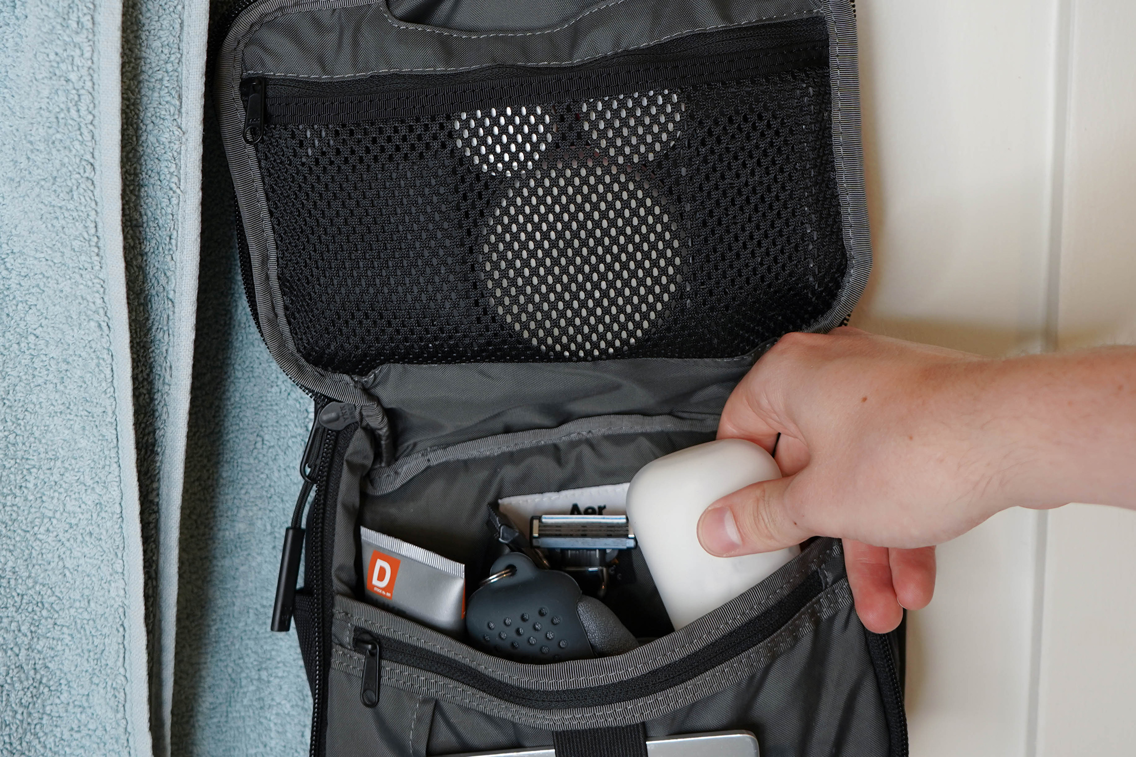 Aer Travel Kit for Toiletries, Review: 8.4/10