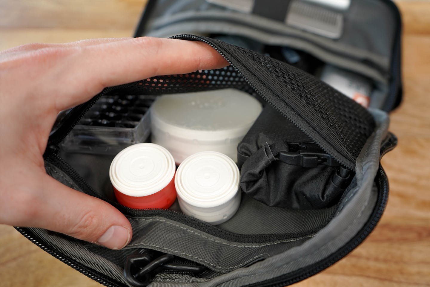 Aer Travel Kit for Toiletries Review 8.4/10 Pack Hacker