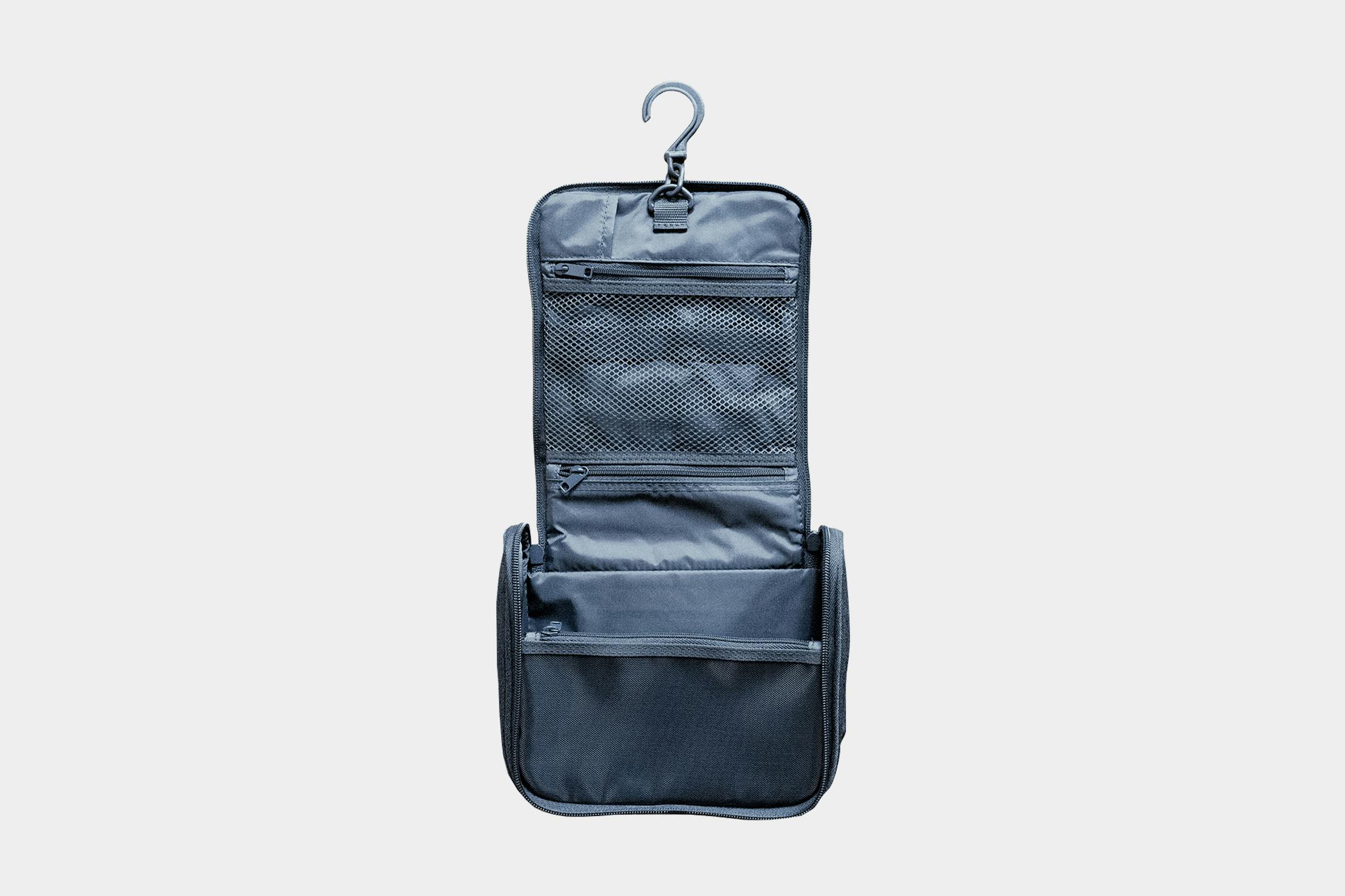 Muji Hanging Travel Case Review 7.5/10 Pack Hacker