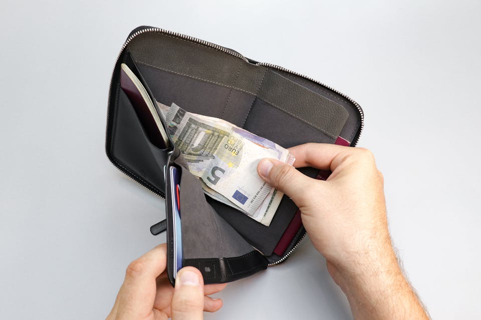 Bellroy Travel Folio Review (sleek and compact) Pack Hacker