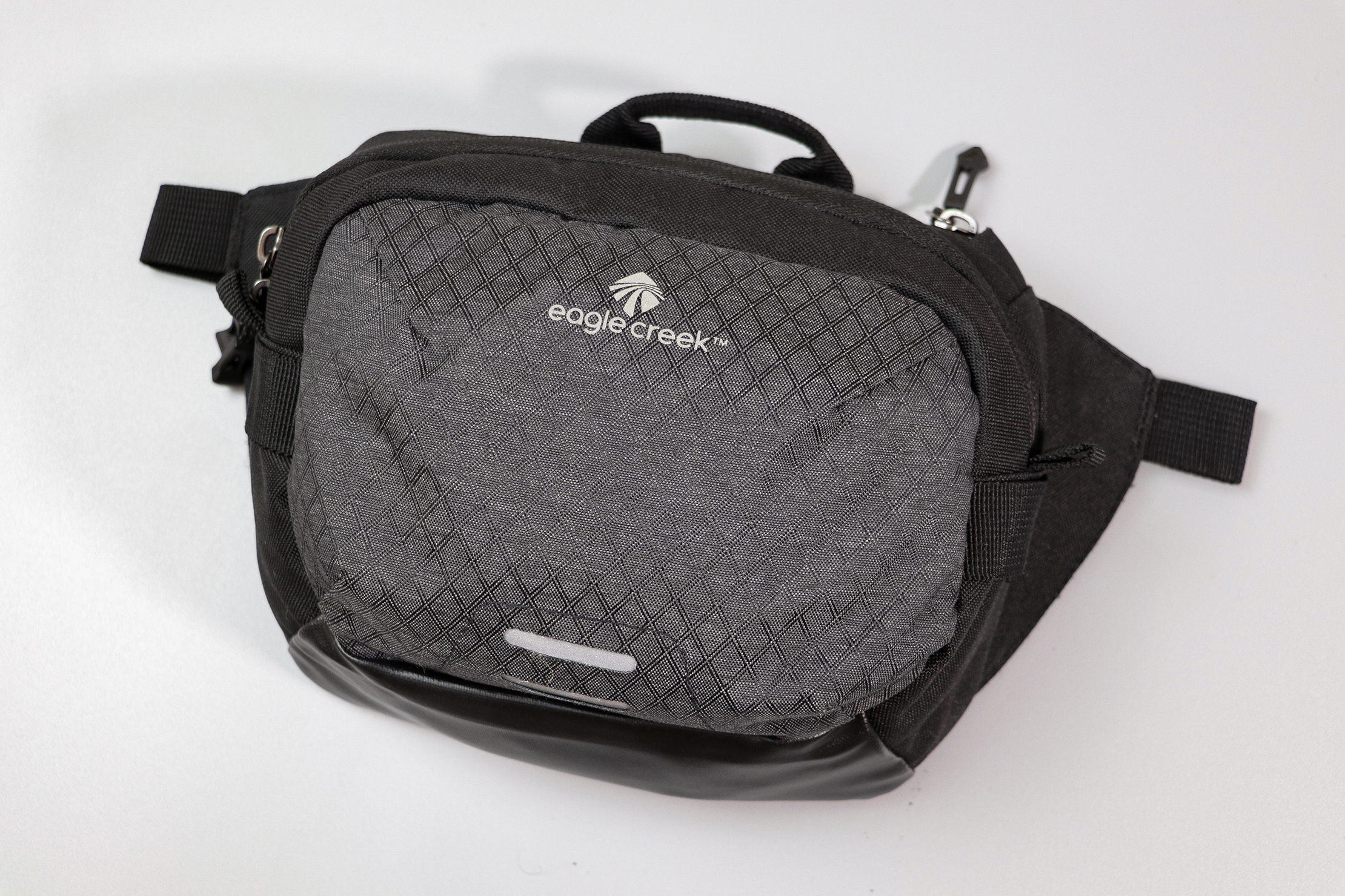 Eagle Creek Wayfinder Waist Pack Logo