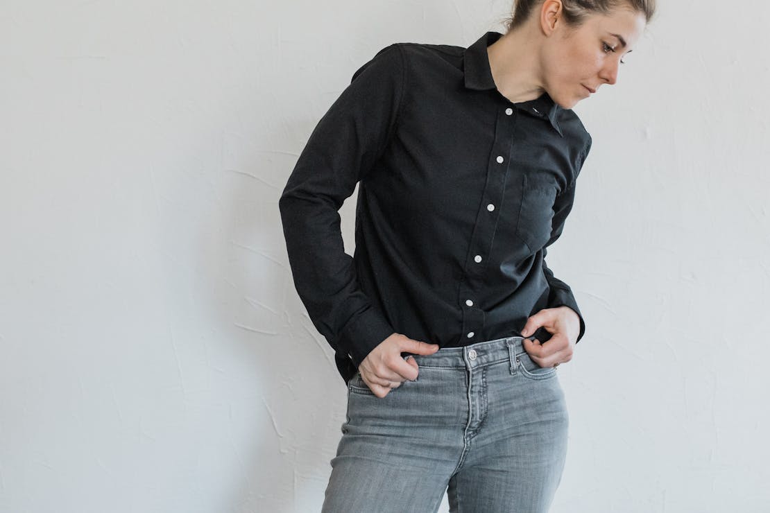 Wool & Prince Women's fitted shirt in black