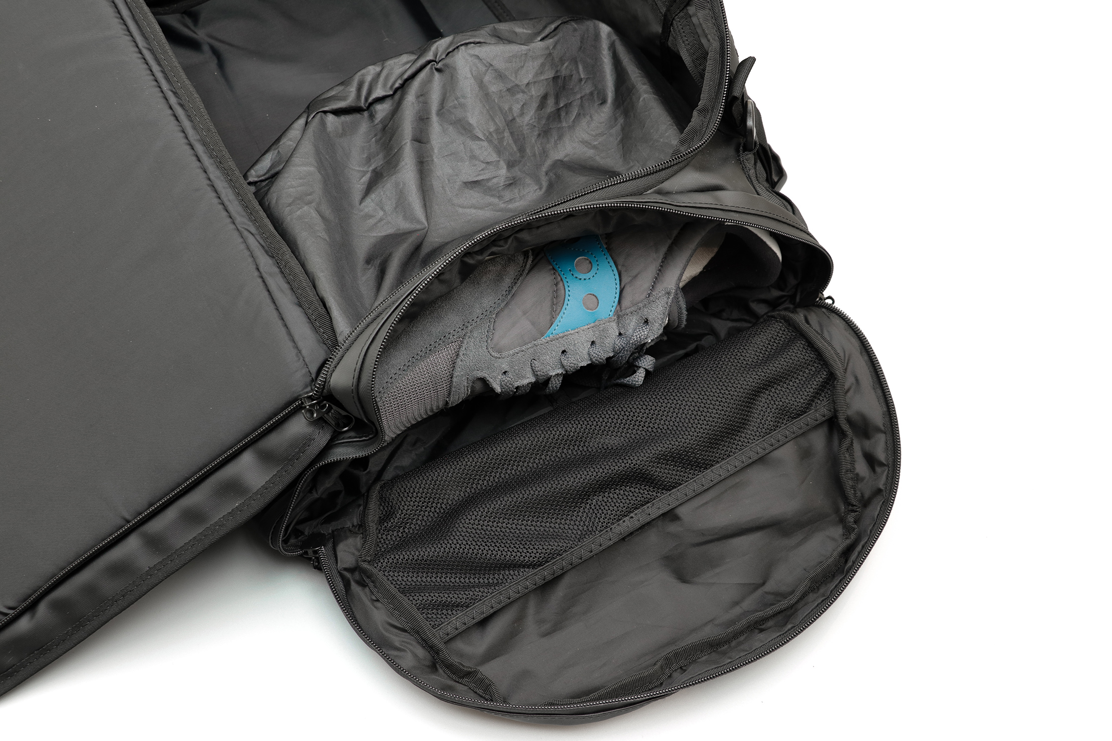 WANDRD HEXAD Carryall Duffel Shoe Compartment