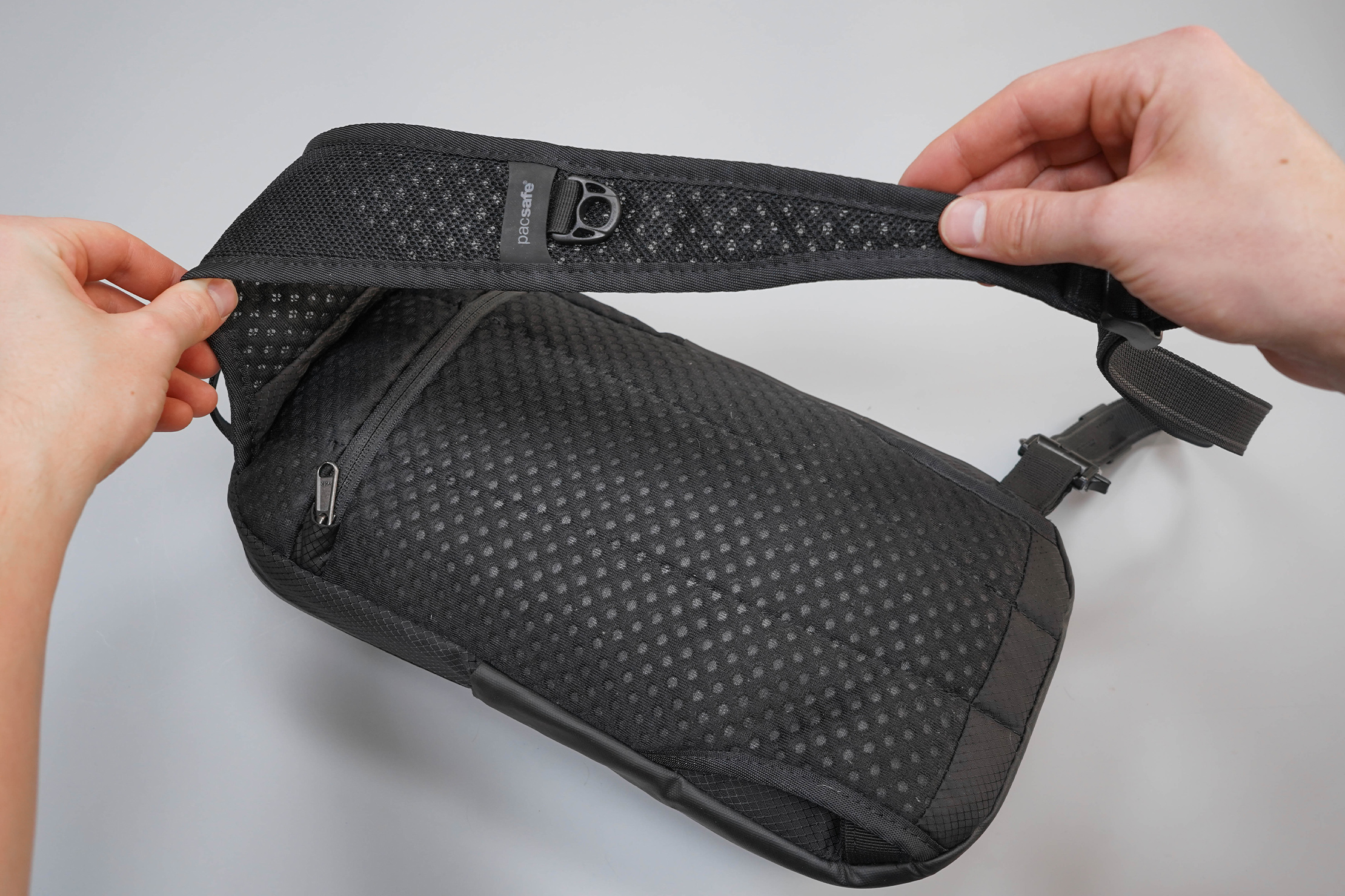 Pacsafe Venturesafe X Anti-Theft Sling Pack Mesh