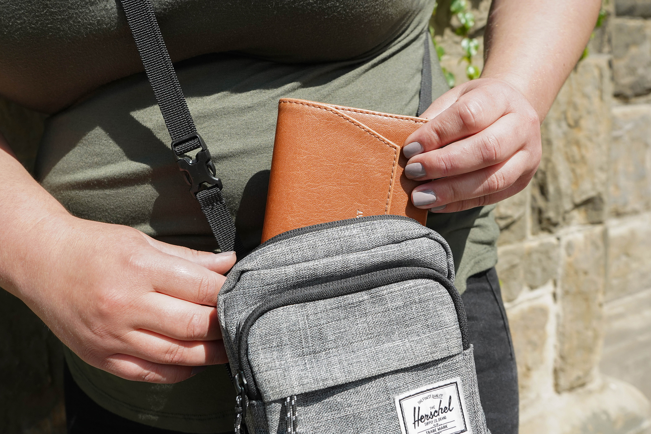 Herschel form crossbody hotsell