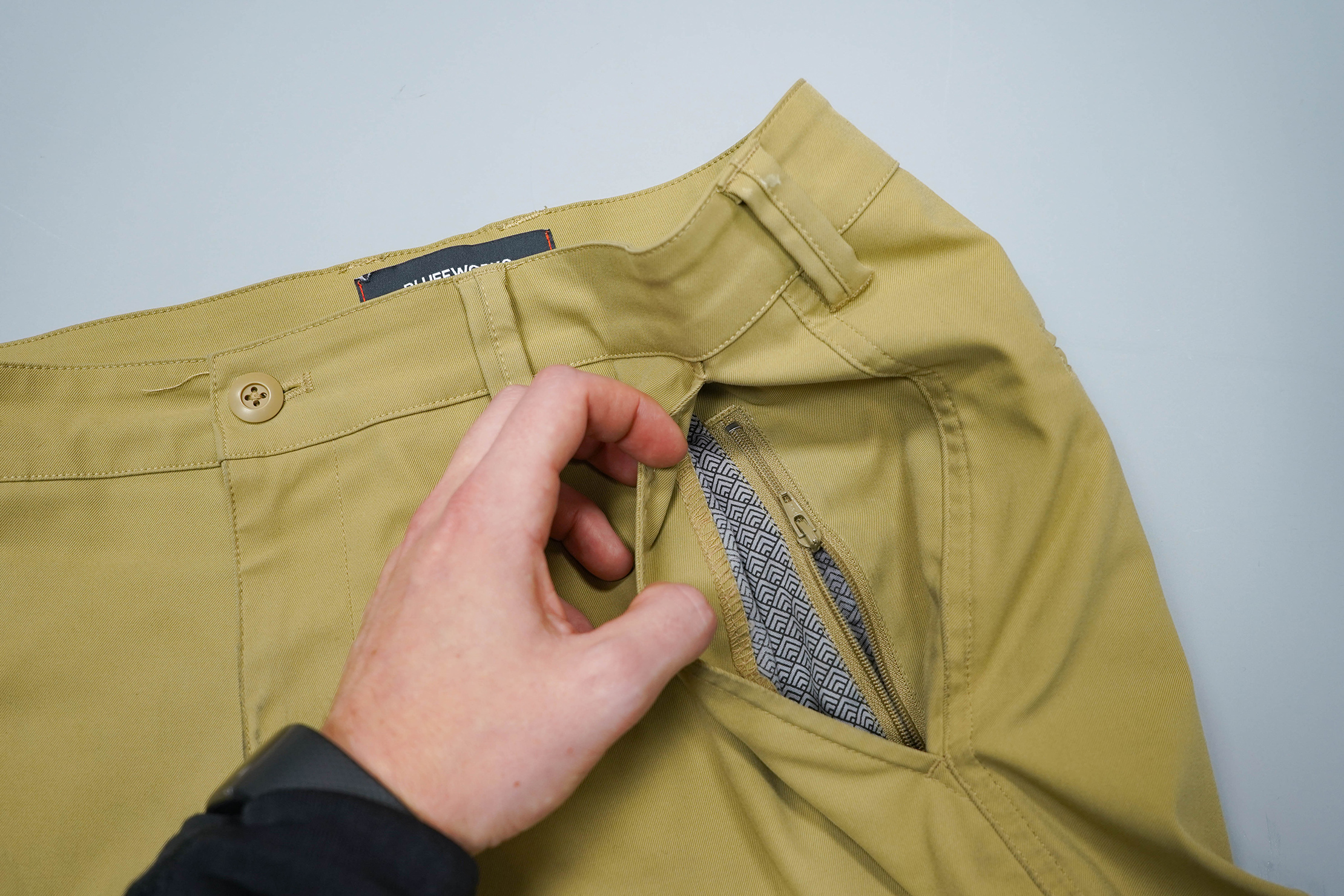 Chinos with cheap zip pockets