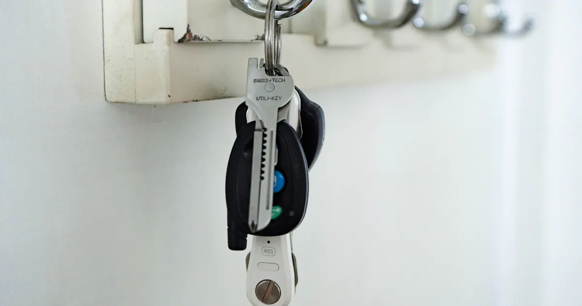 Swiss+Tech Utili-Key Review (discreet multi-tool) | Pack Hacker