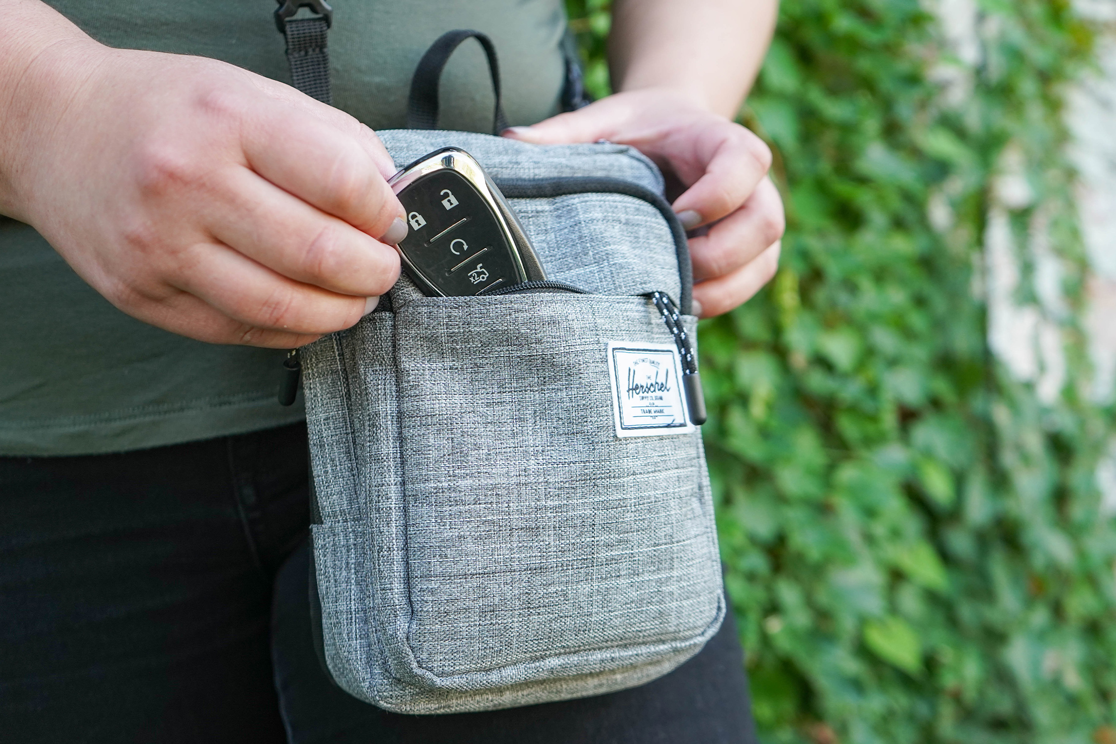 Herschel supply crossbody discount bag