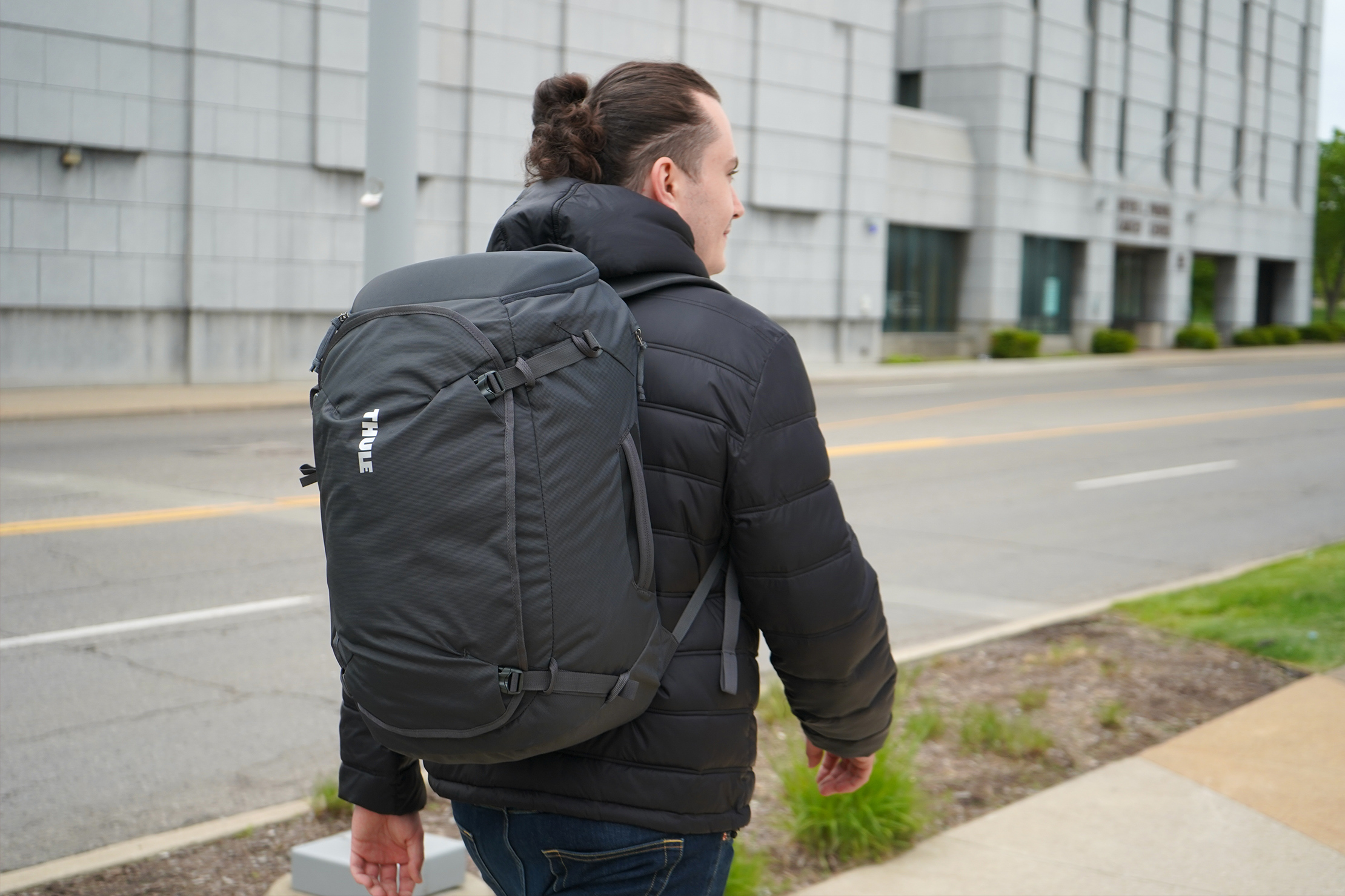 thule landmark 60l review