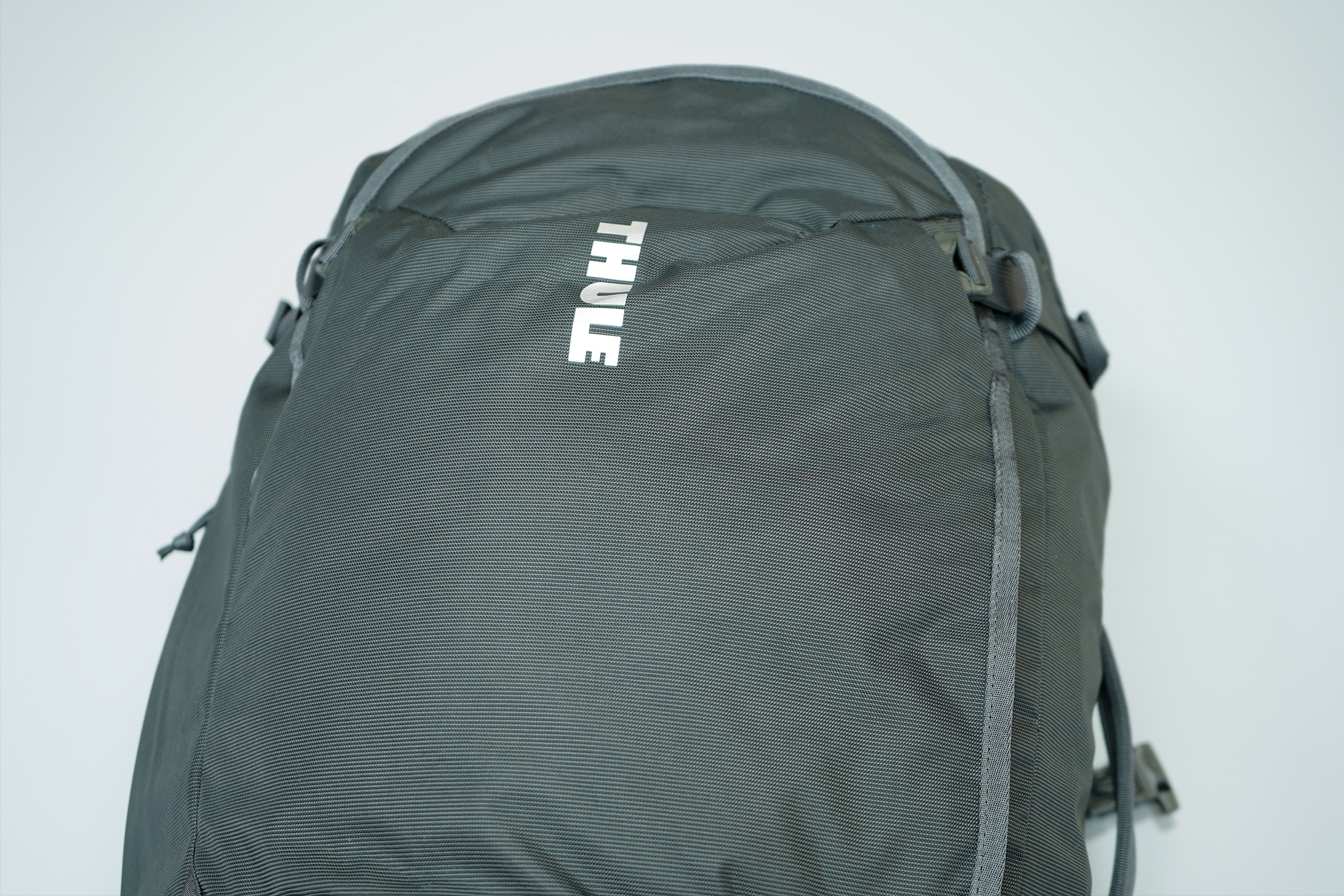 thule landmark 40l travel backpack