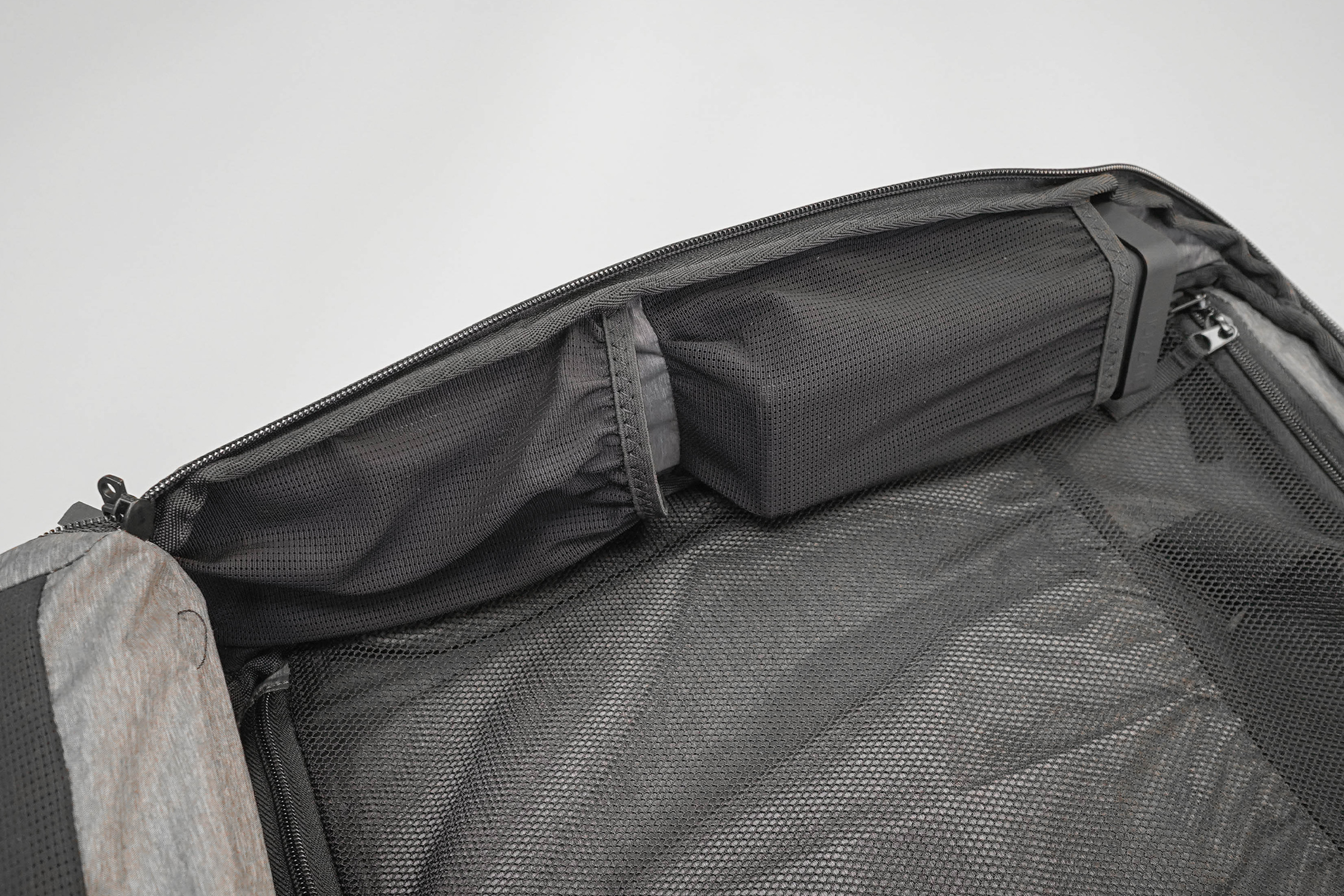 NOMATIC Travel Pack Mesh Pockets In The Main Compartment (Left Side)