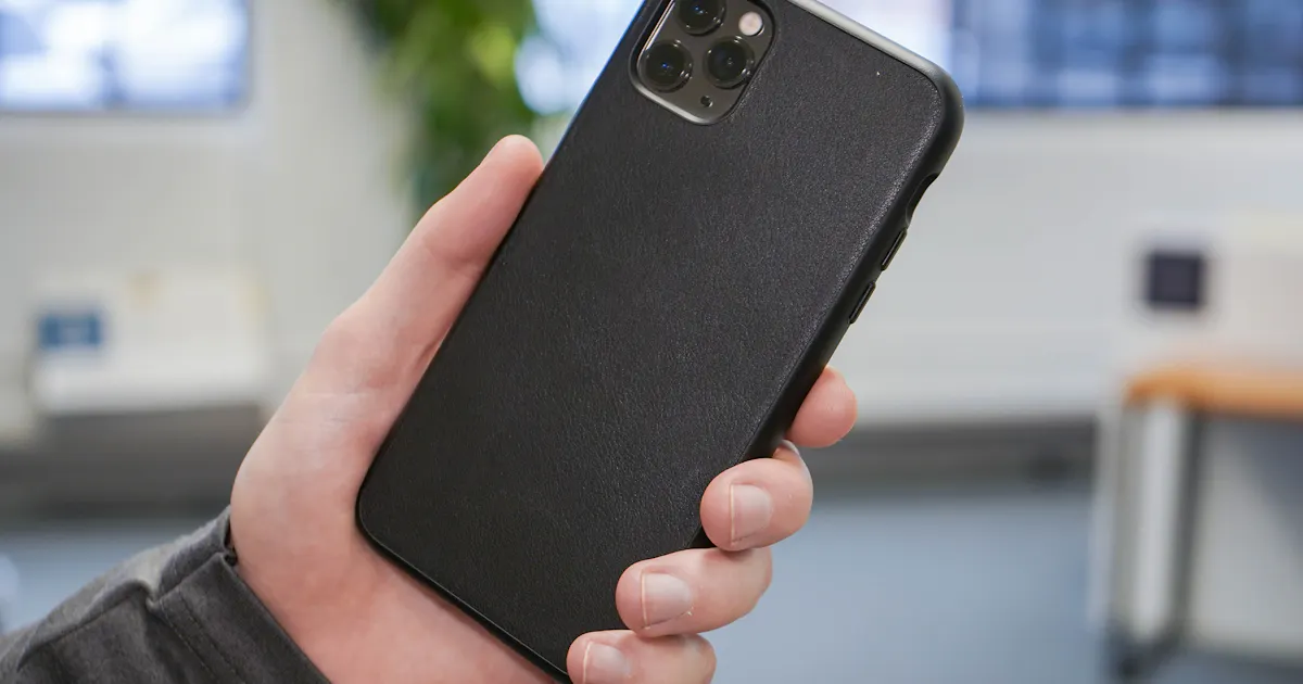Coque RHINOSHIELD SolidSuit Noir pour iPhone 14 Pro Coque RHINOSHIELD SolidSuit Noir pour iPhone 14 Pro
