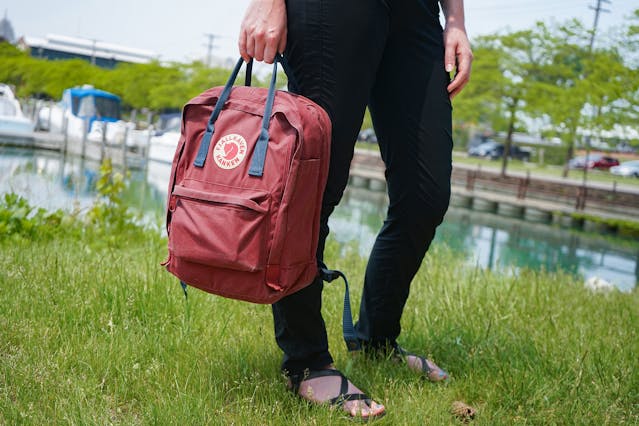 how to loosen the straps on a mini fjallraven kanken