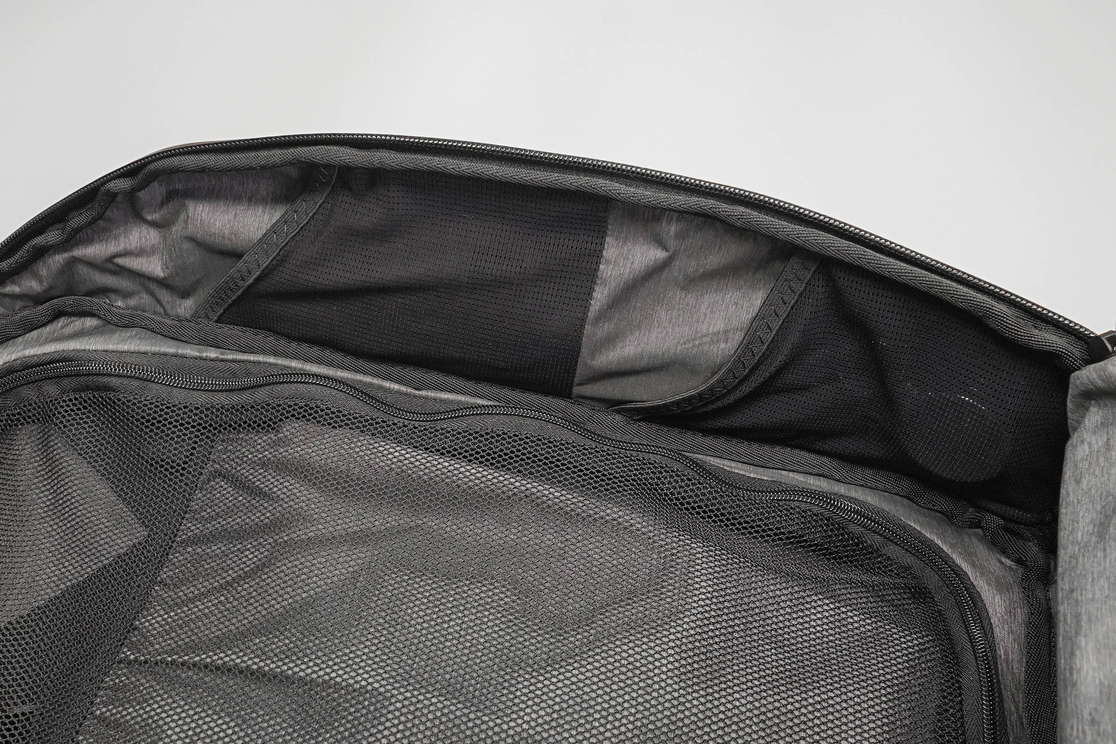 NOMATIC Travel Pack Mesh Pockets In The Main Compartment (Right Side)