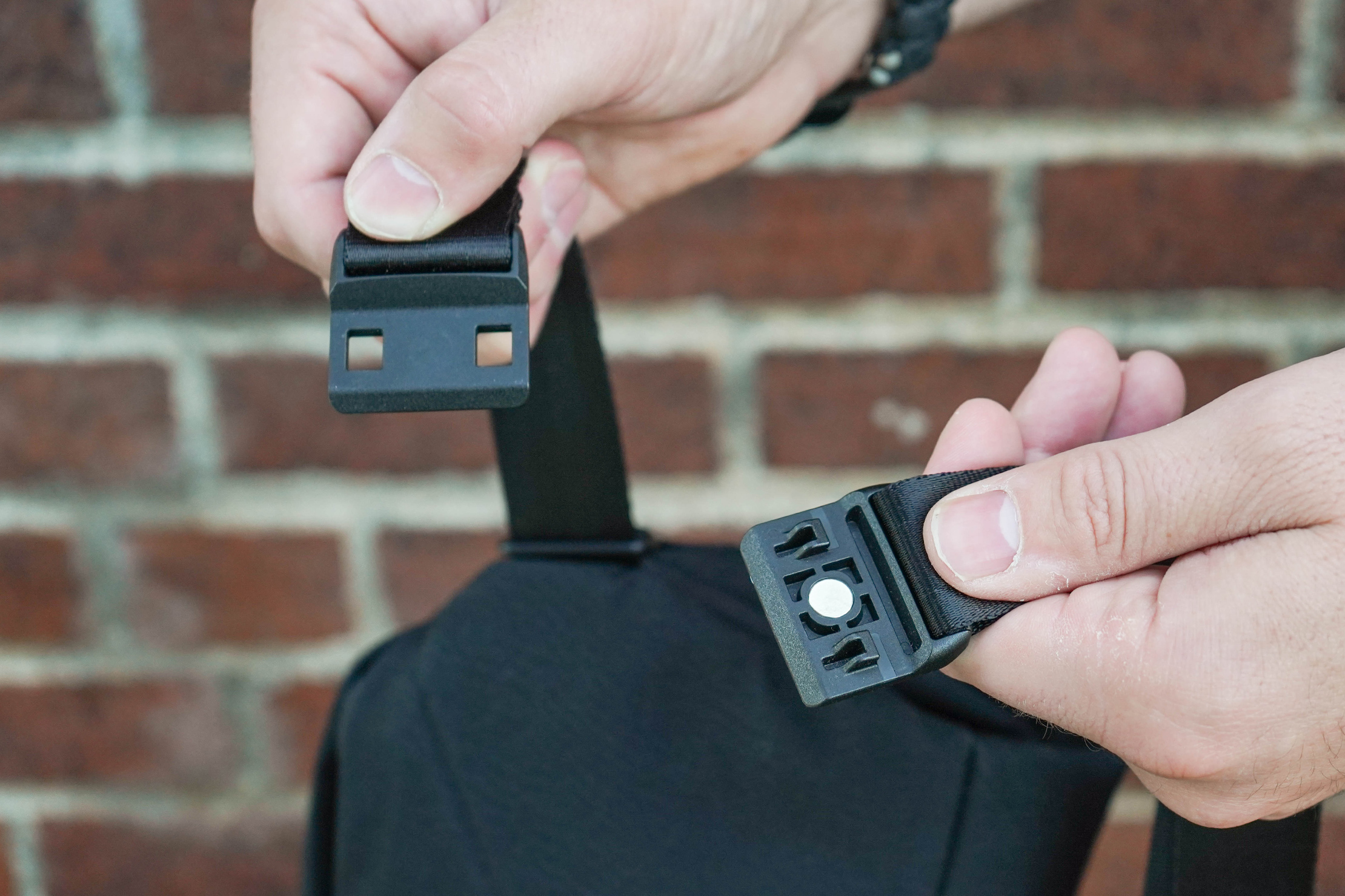 Bellroy Sling Magnetic Clasp
