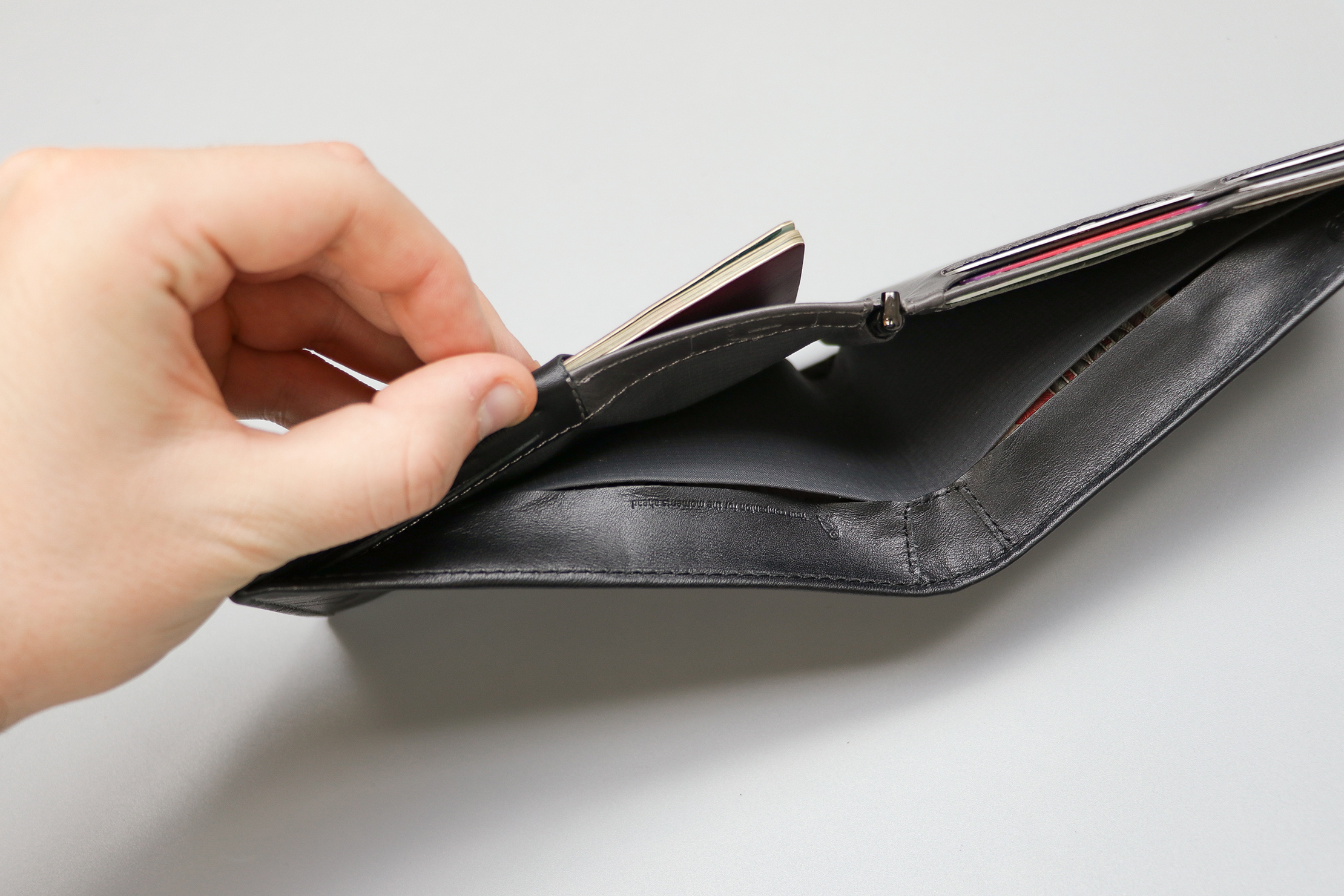 bellroy travel wallet review