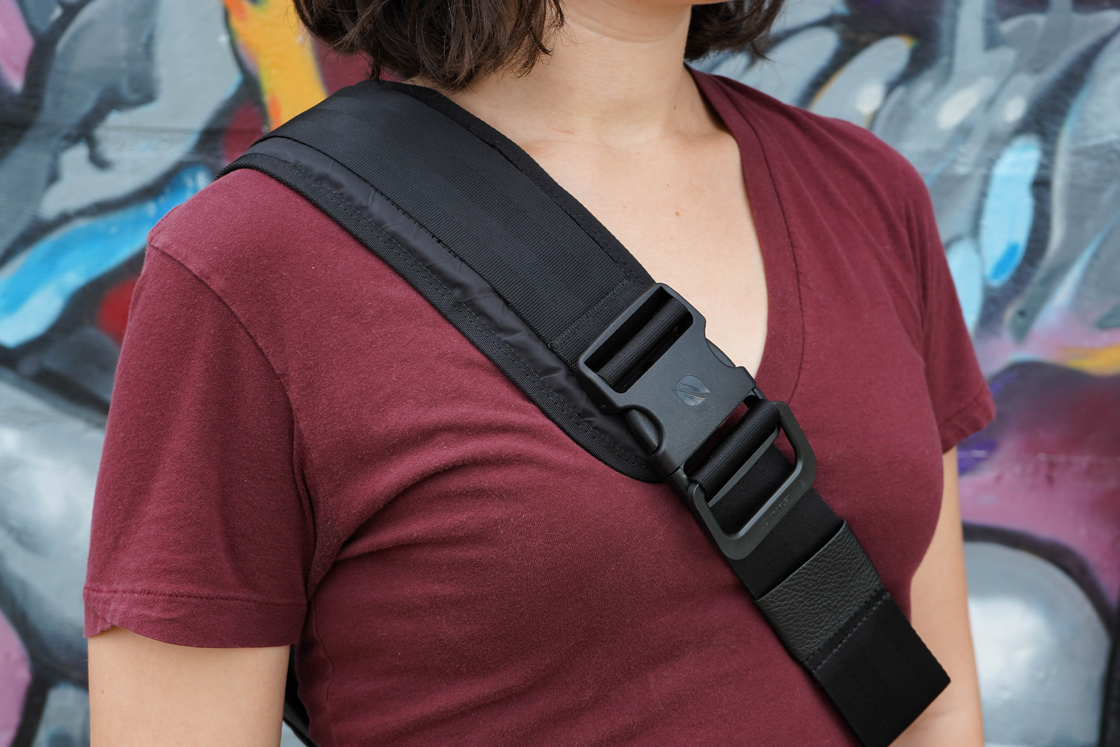 Large Duraflex Buckle on the Incase Diamond Wire Reform Sling Pack