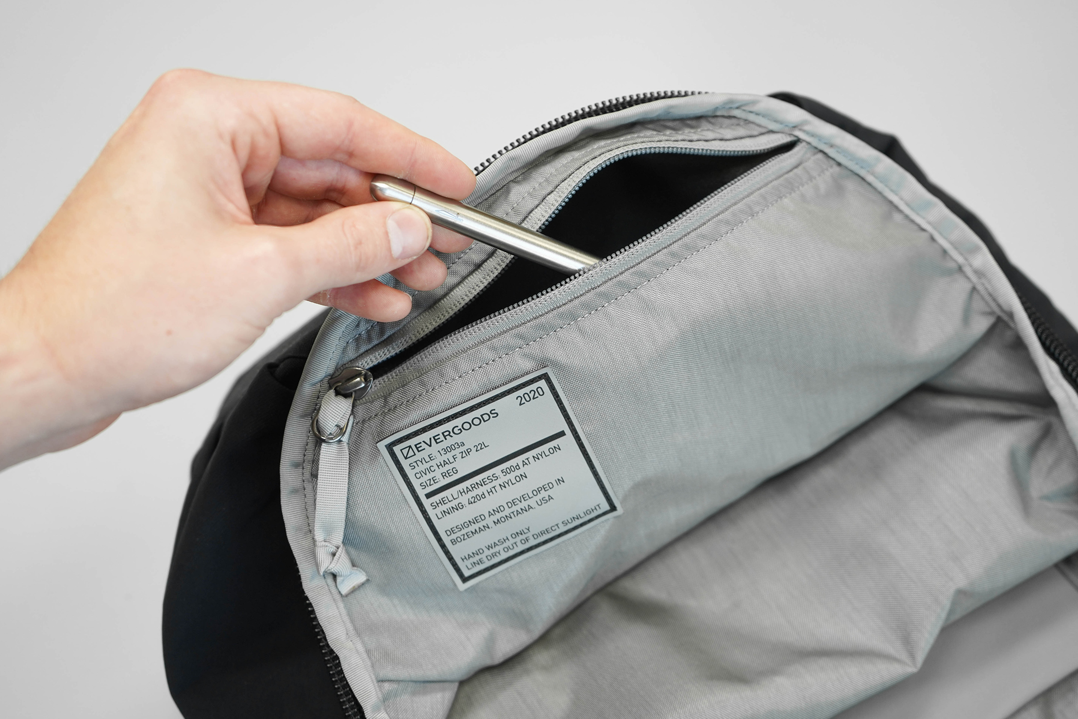 EVERGOODS Civic Half Zip 22 Security Pocket In Use