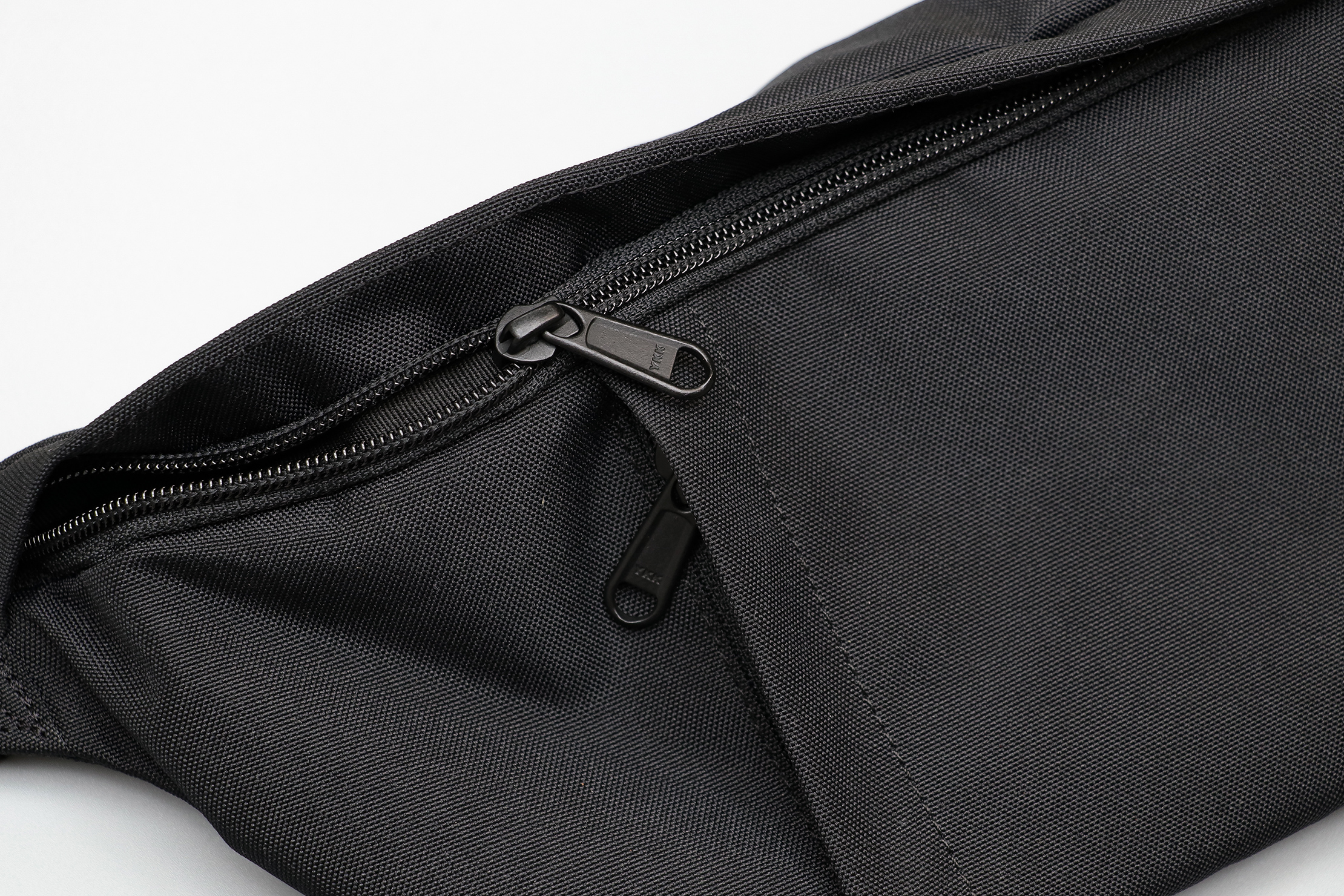 CabinZero Hip Pack 2L Zippers