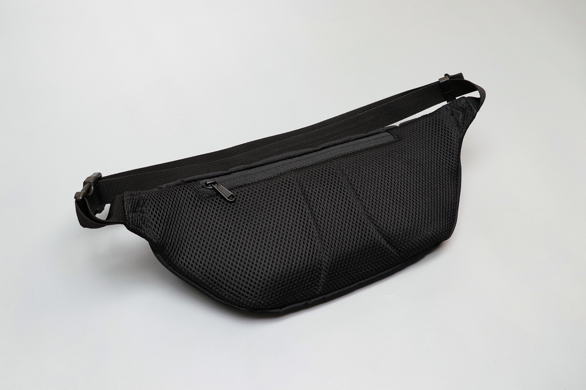 CabinZero Hip Pack 2L Mesh Back Panel