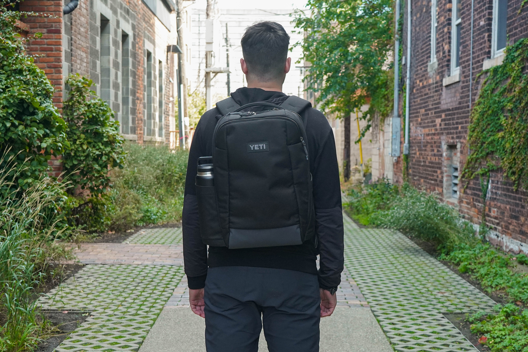 Unboxing Aesthetic: Yeti Crossroads 27L Backpack - Black - Loaded for a  Trip 