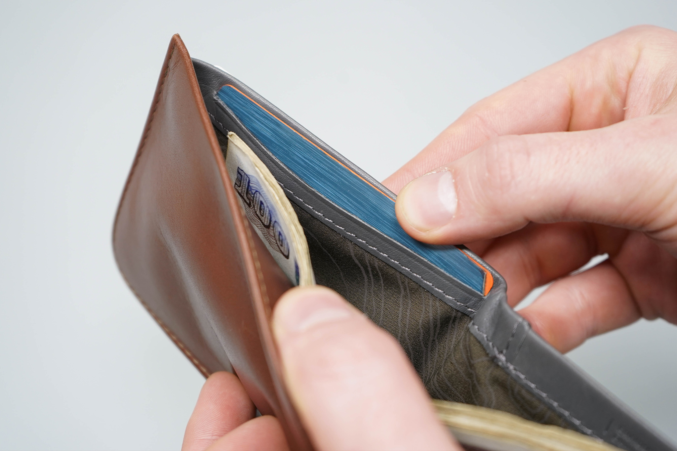 Bellroy Hide and Seek Wallet Review