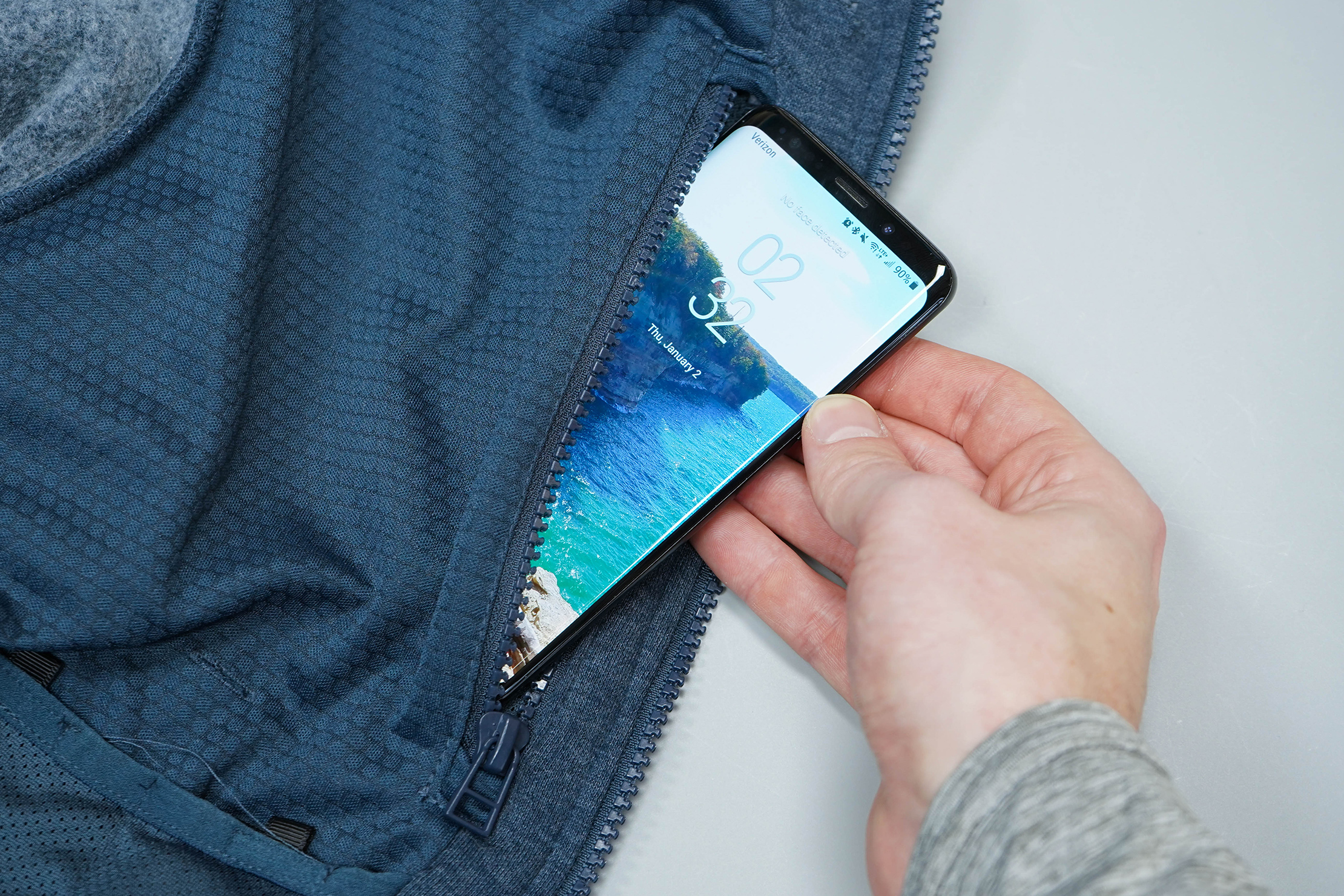 BauBax Sweatshirt 2.0 Phone Pocket