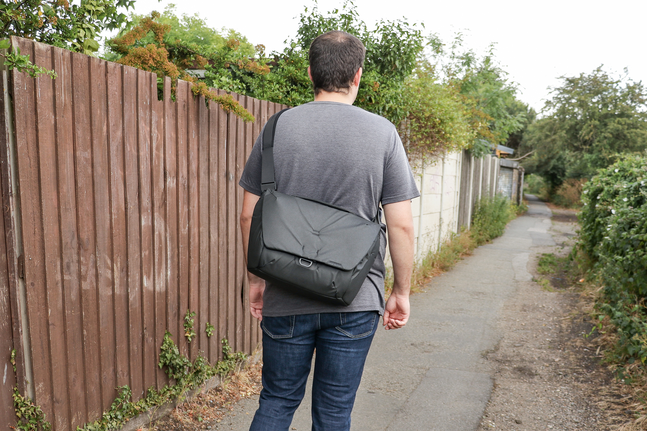 Everyday store messenger bag