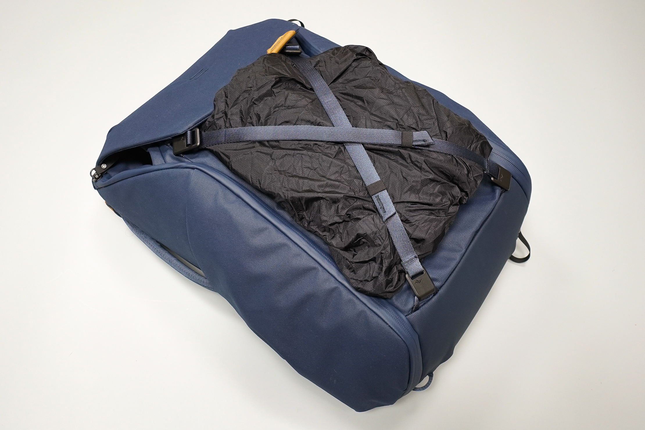 Peak Design Everyday Backpack 30L (V2) Lash Straps With Jacket