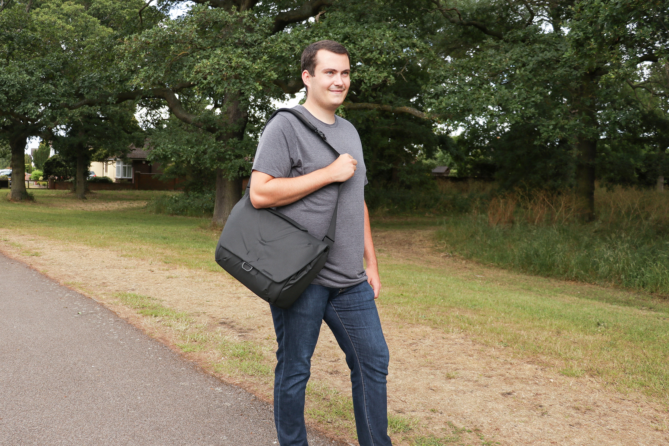 Peak Design Everyday Messenger 13L V2 In Essex England