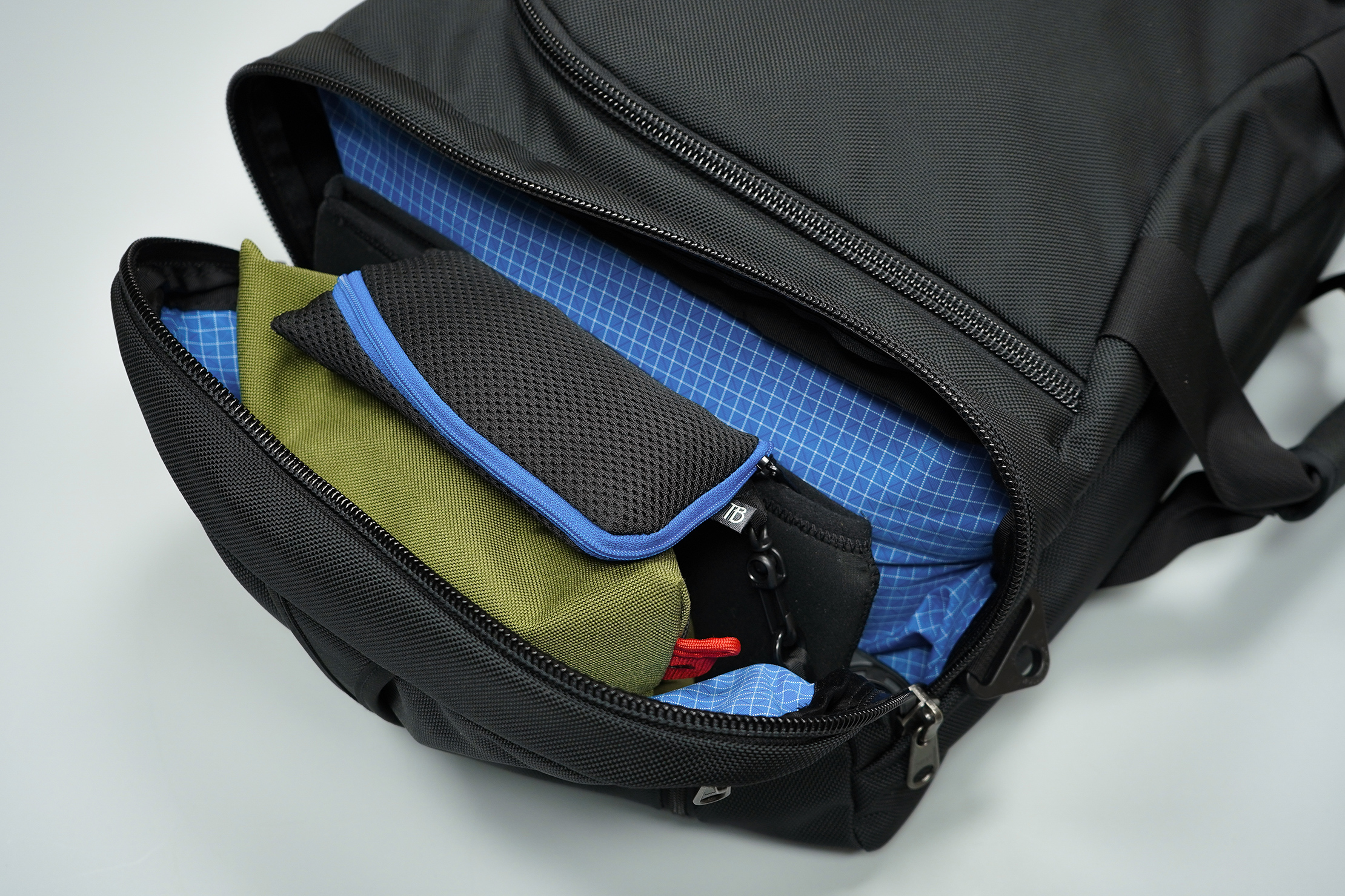 Tom Bihn Aeronaut 45 Side Compartment Packed