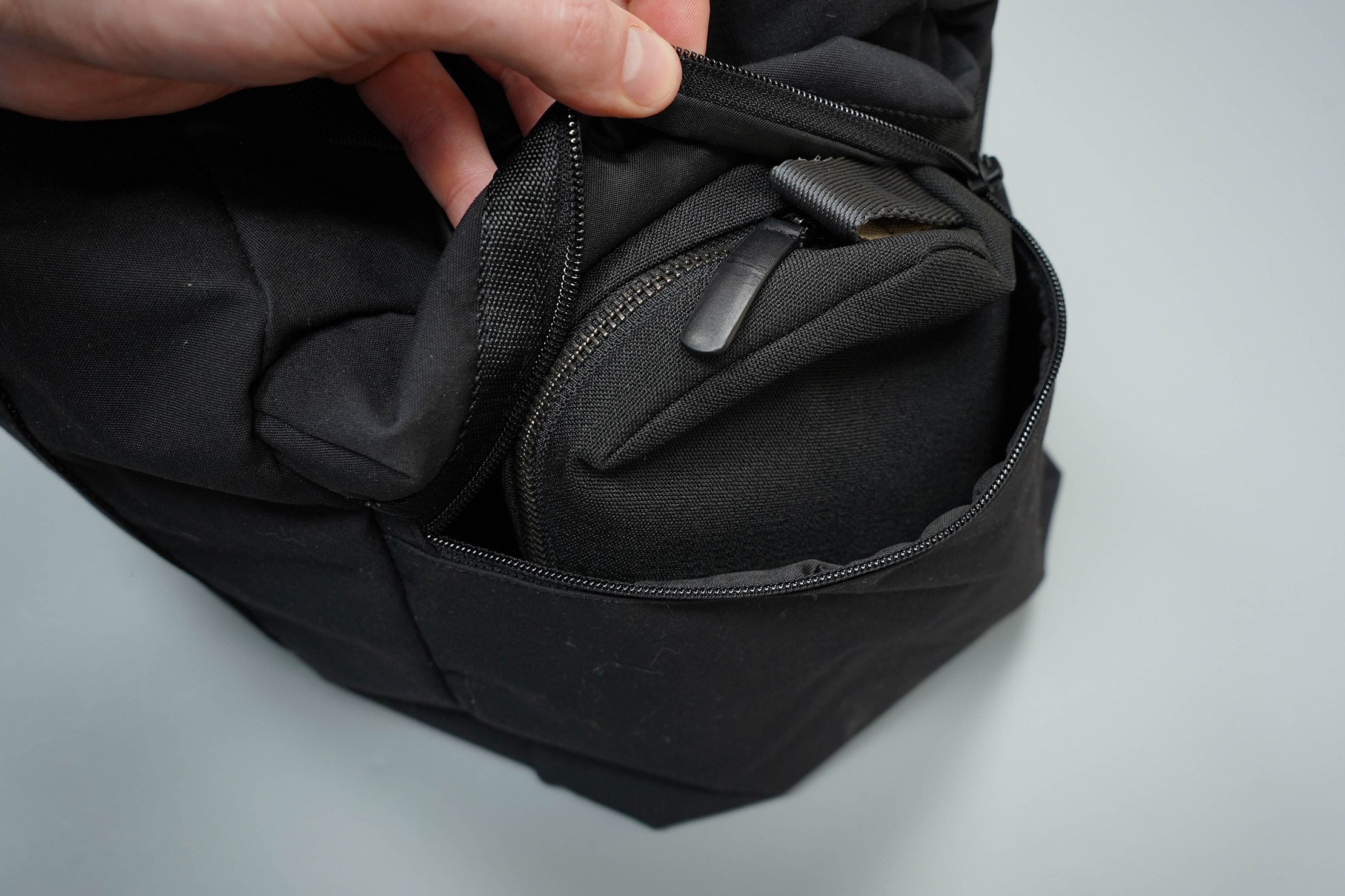 lululemon command the day duffle